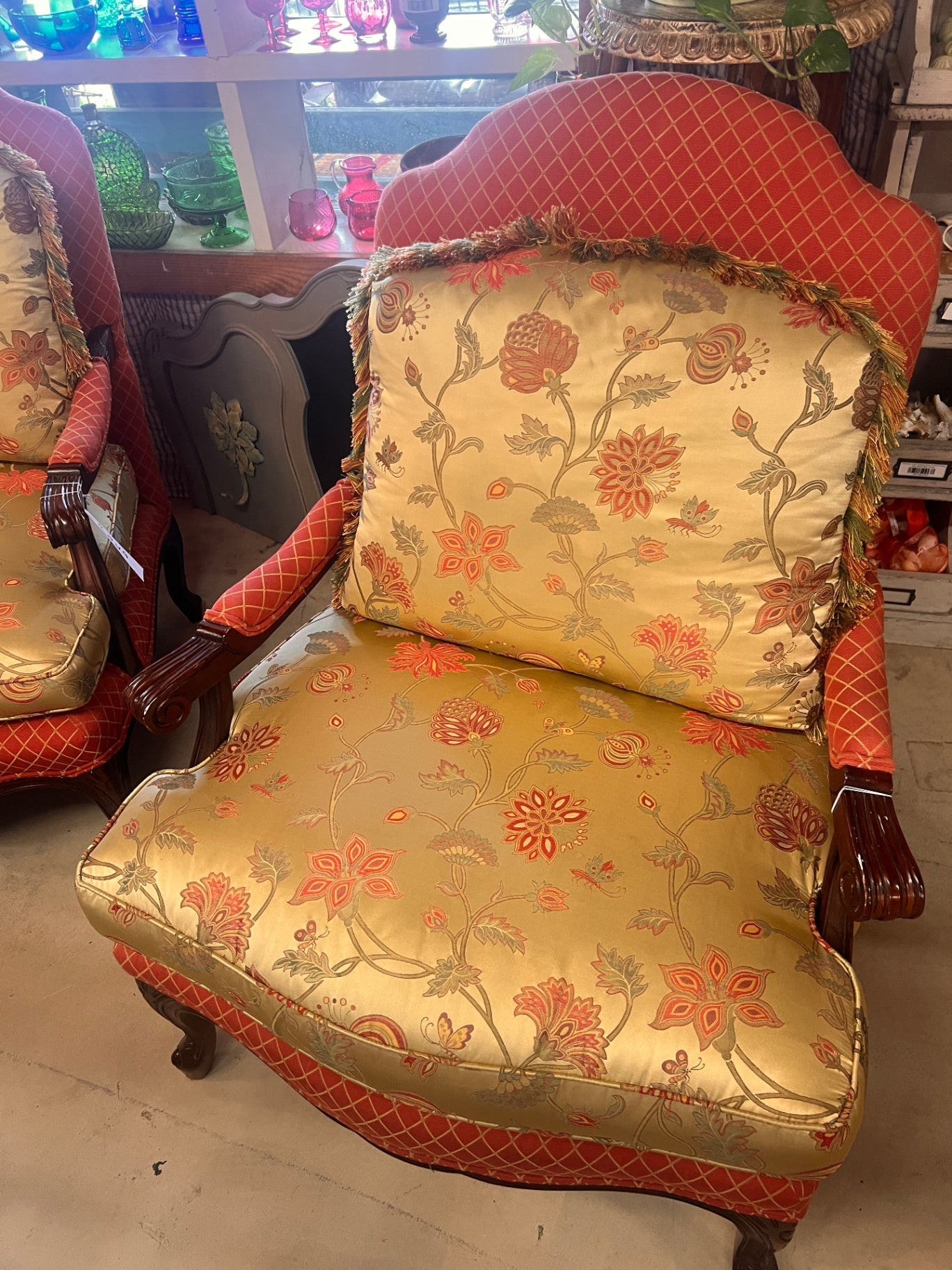 Lexington Furniture Traditional Upholstered Lounge Chair with Mahogany Wood Trim