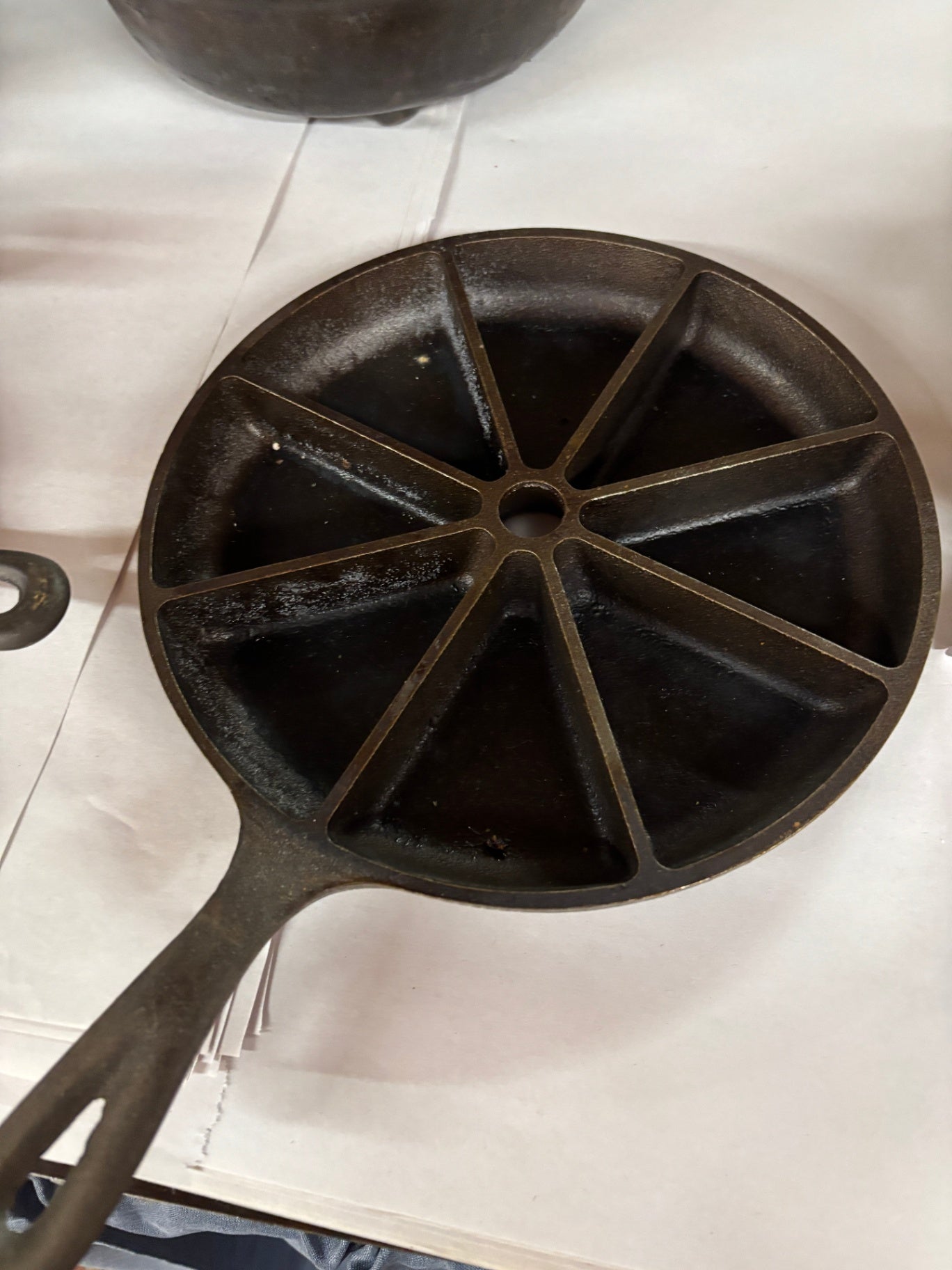 Lodge Cast Iron 8-Wedge Cornbread Skillet Pan