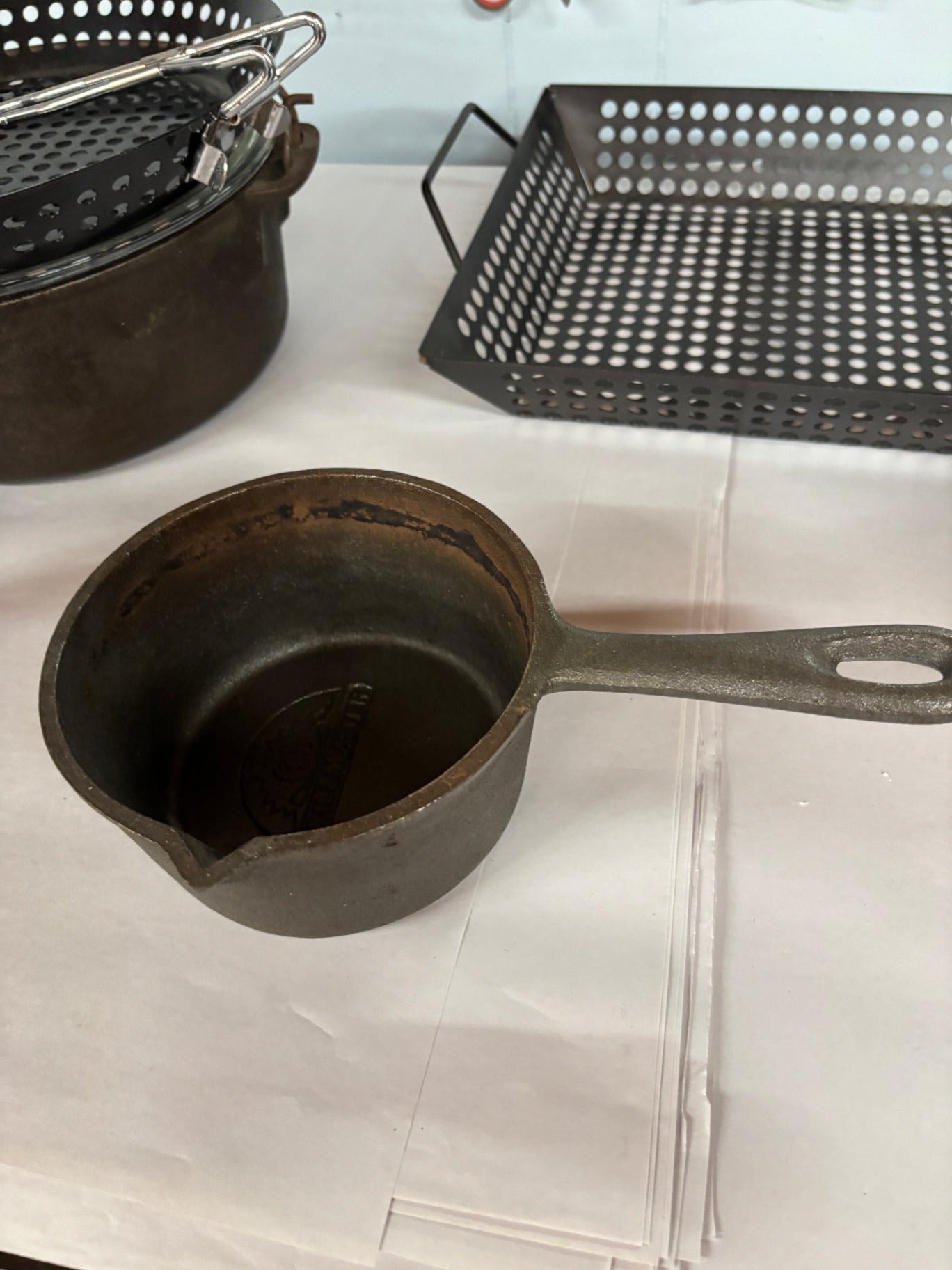  Vintage Cast Iron Melting Pot Saucepan Pour Spout