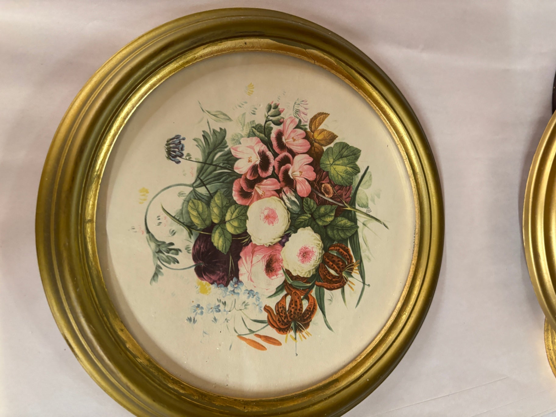 Vintage Floral Bouquet Print in Round Gilt Frame