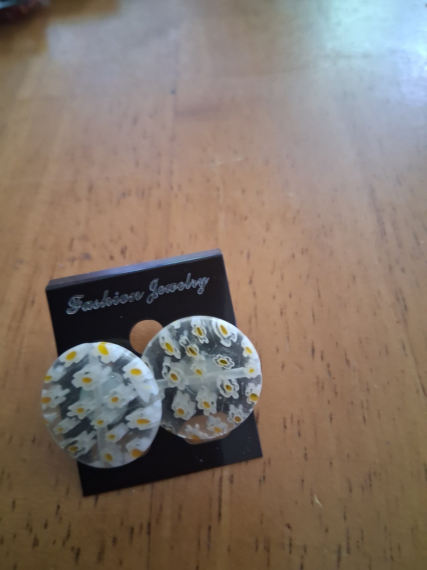 Earrings wht dsc