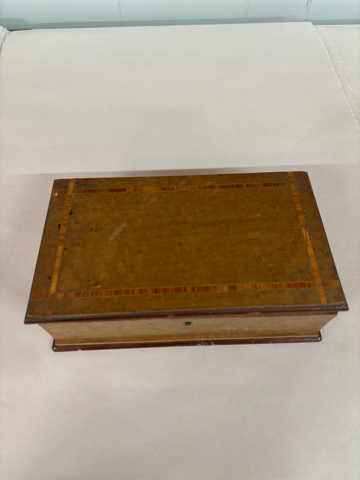 Vintage Burl Wood Veneer Jewelry / Keepsake Box with Inlaid Banding