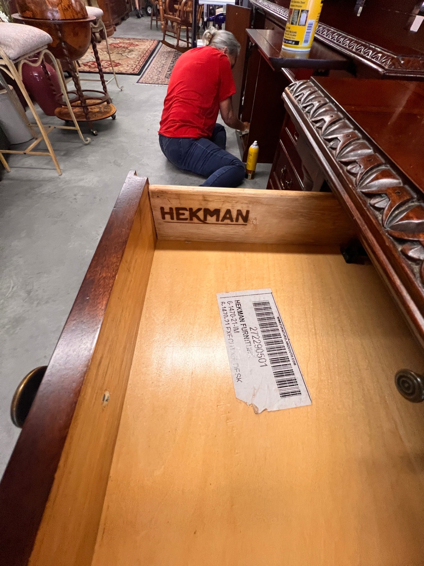 Hekman Executive Double Pedestal Partner Desk with Leather Top – Traditional Cherry Finish