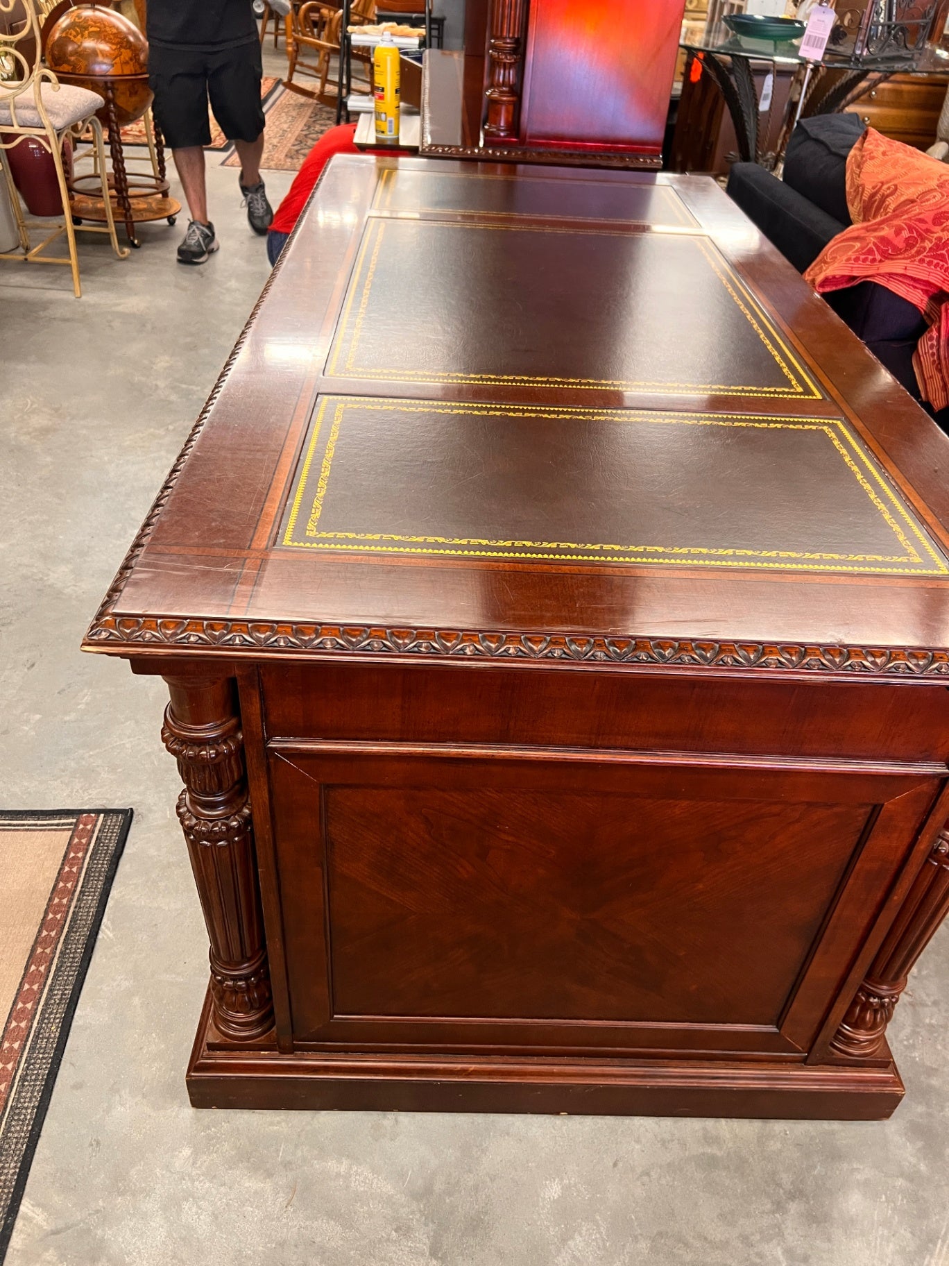 Hekman Executive Double Pedestal Partner Desk with Leather Top – Traditional Cherry Finish