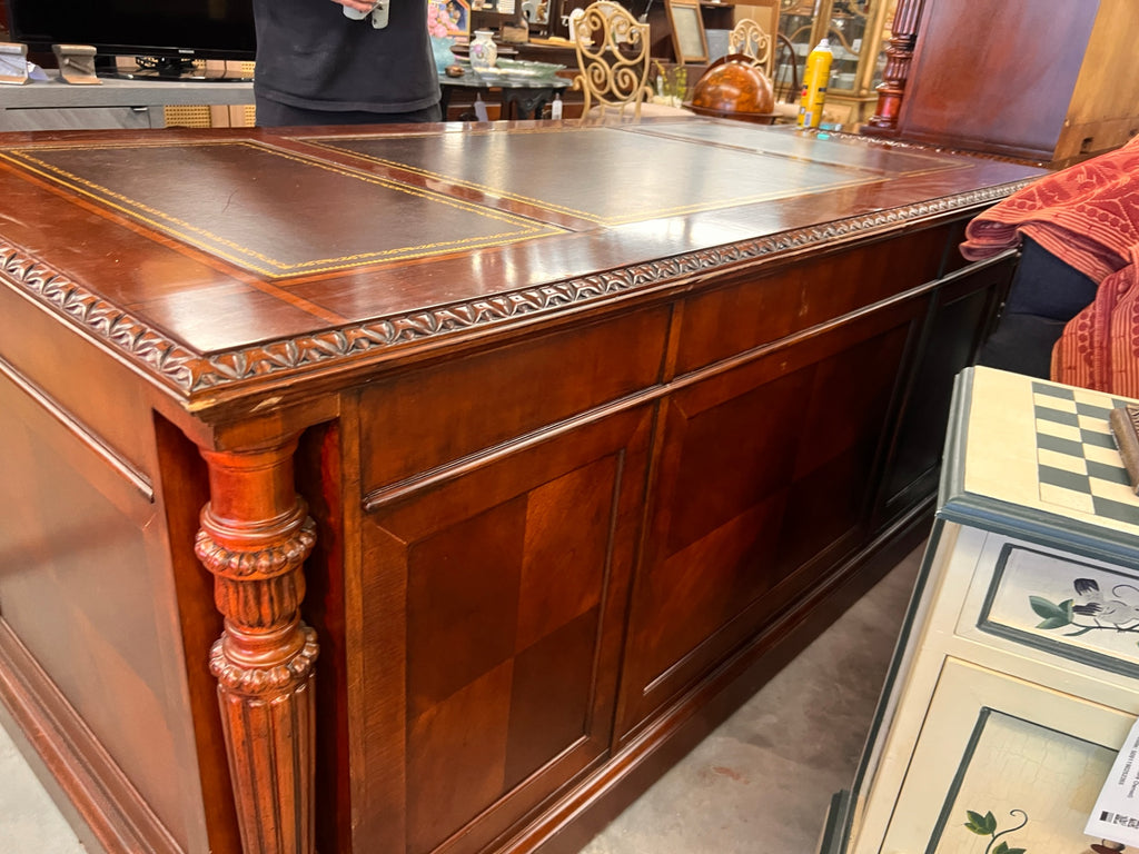Hekman Executive Double Pedestal Partner Desk with Leather Top – Traditional Cherry Finish