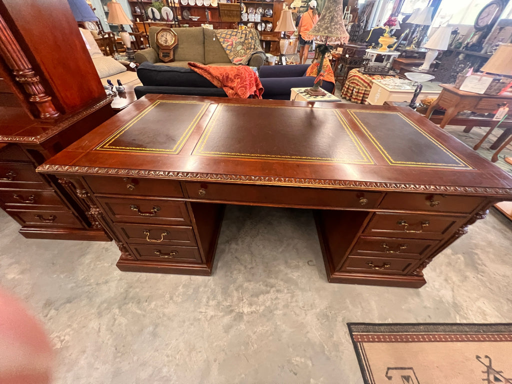 Hekman Executive Double Pedestal Partner Desk with Leather Top – Traditional Cherry Finish