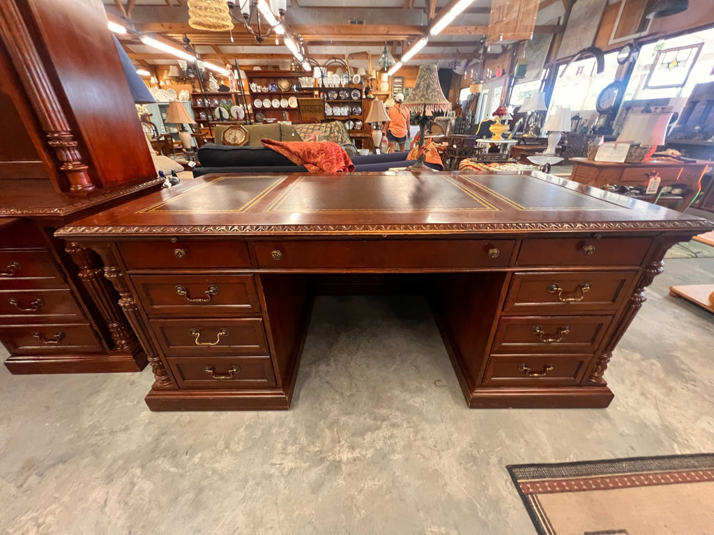 Hekman Executive Double Pedestal Partner Desk with Leather Top – Traditional Cherry Finish
