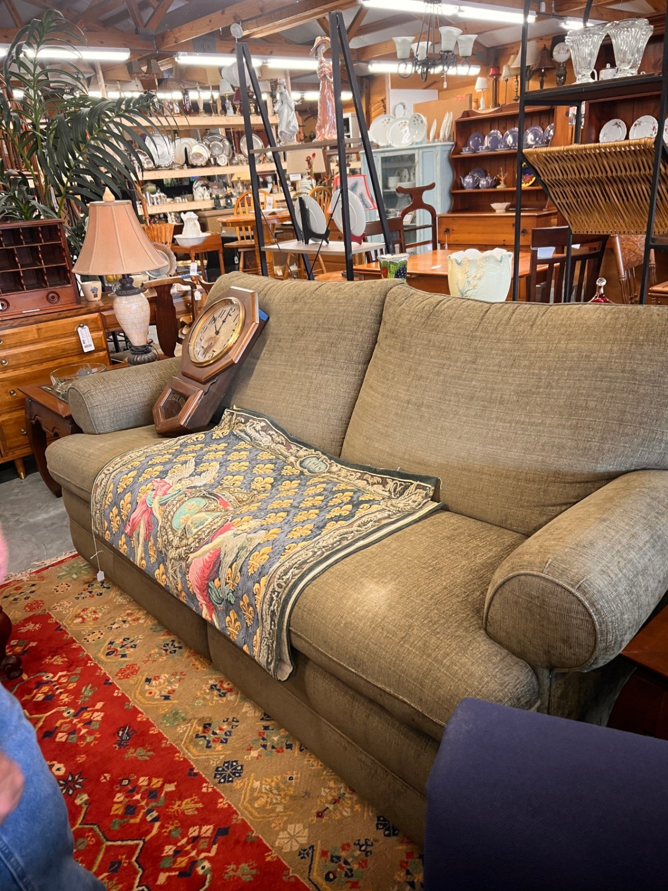 Grey Couch 8904234400037