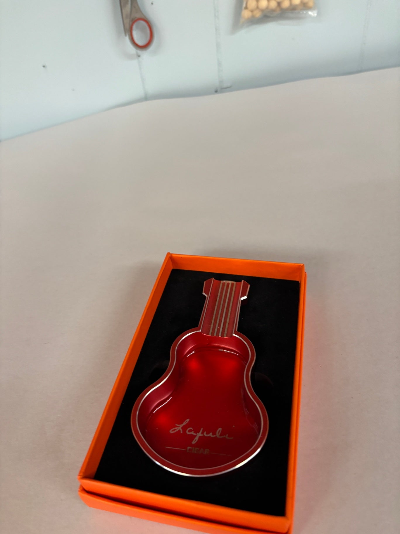  Lafuli brand cigar ashtray is shaped like a red acoustic guitar