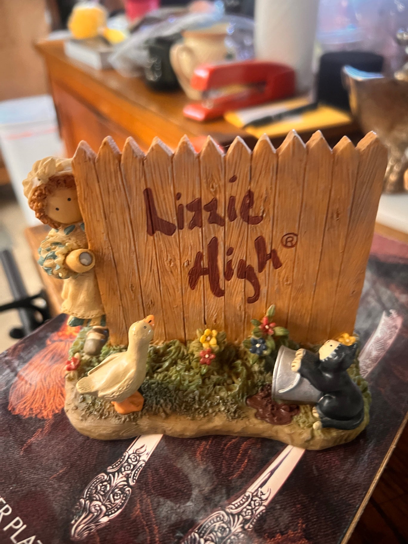 LADIE AND FRIENDS - LIZZIE HIGH FIGURINES - LIZZIE HIGH SIGN