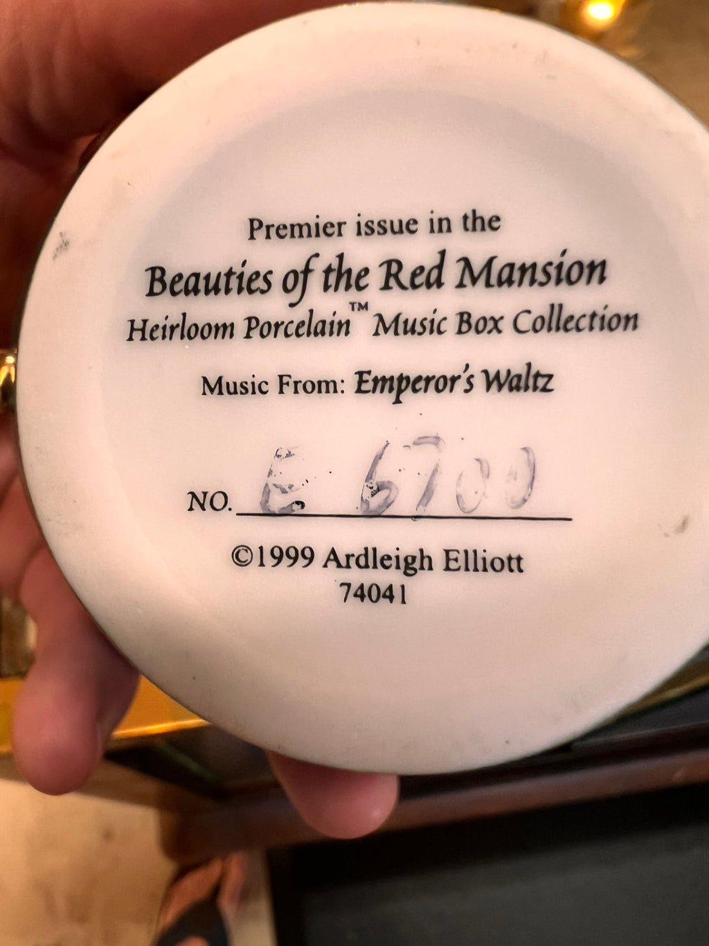 Ardleigh Elliott Beauties of the Red Mansion Music Box Emperor's Waltz 1999