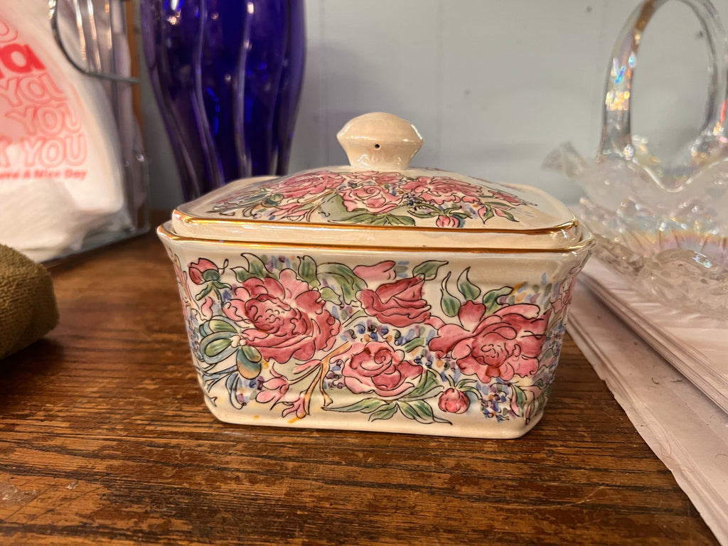 Chinese Famille Rose Style Porcelain Covered Trinket Box with Floral Decoration