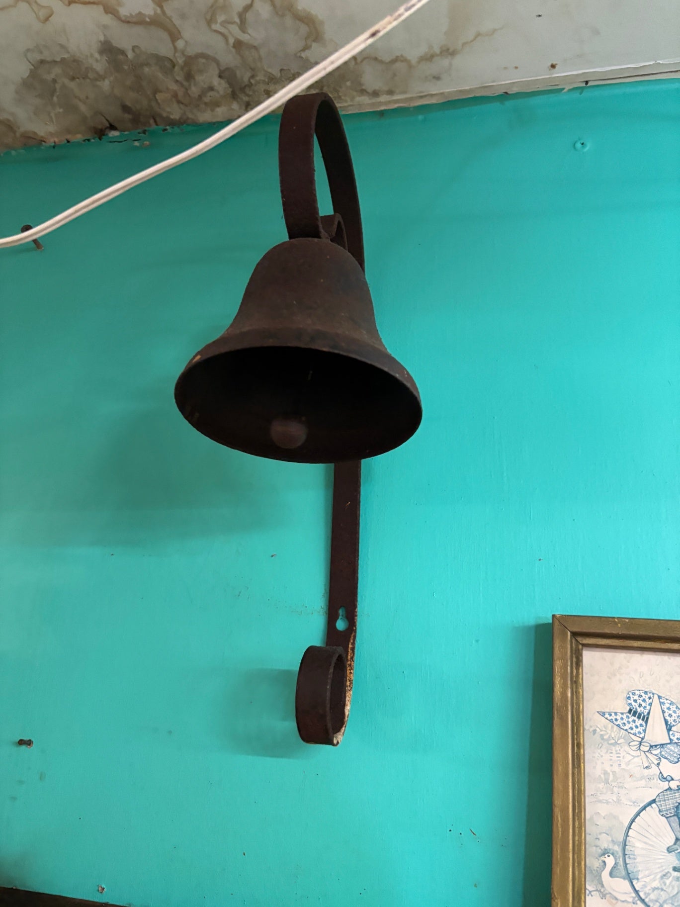 Vintage Rustic Cast Iron Farm Dinner Bell Wall Mount – Heavy Iron School, Barn or Porch Bell