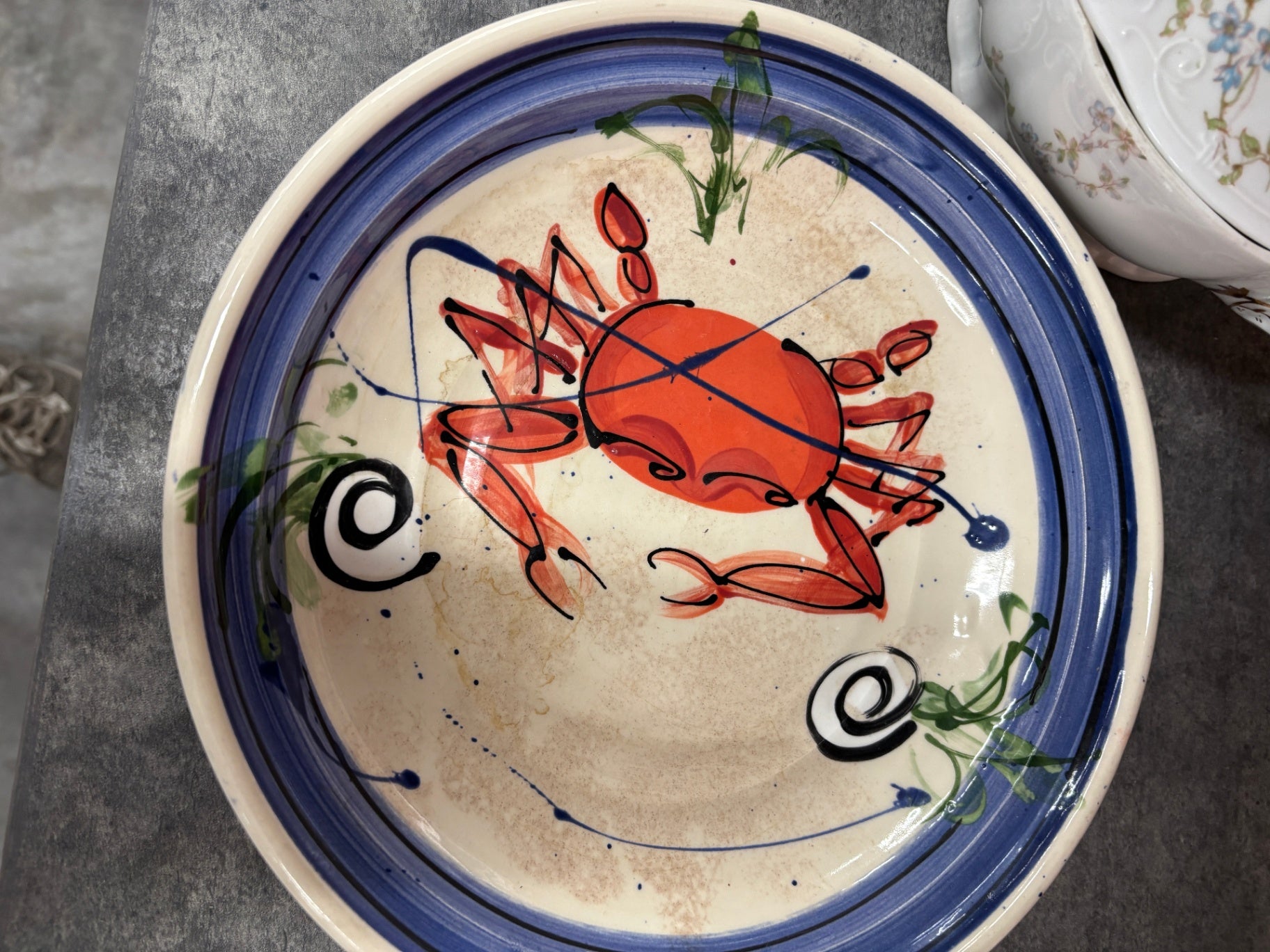 Hand-Painted Coastal Art Pottery Serving Bowl – Red Blue Crab Design – Signed Studio Pottery
