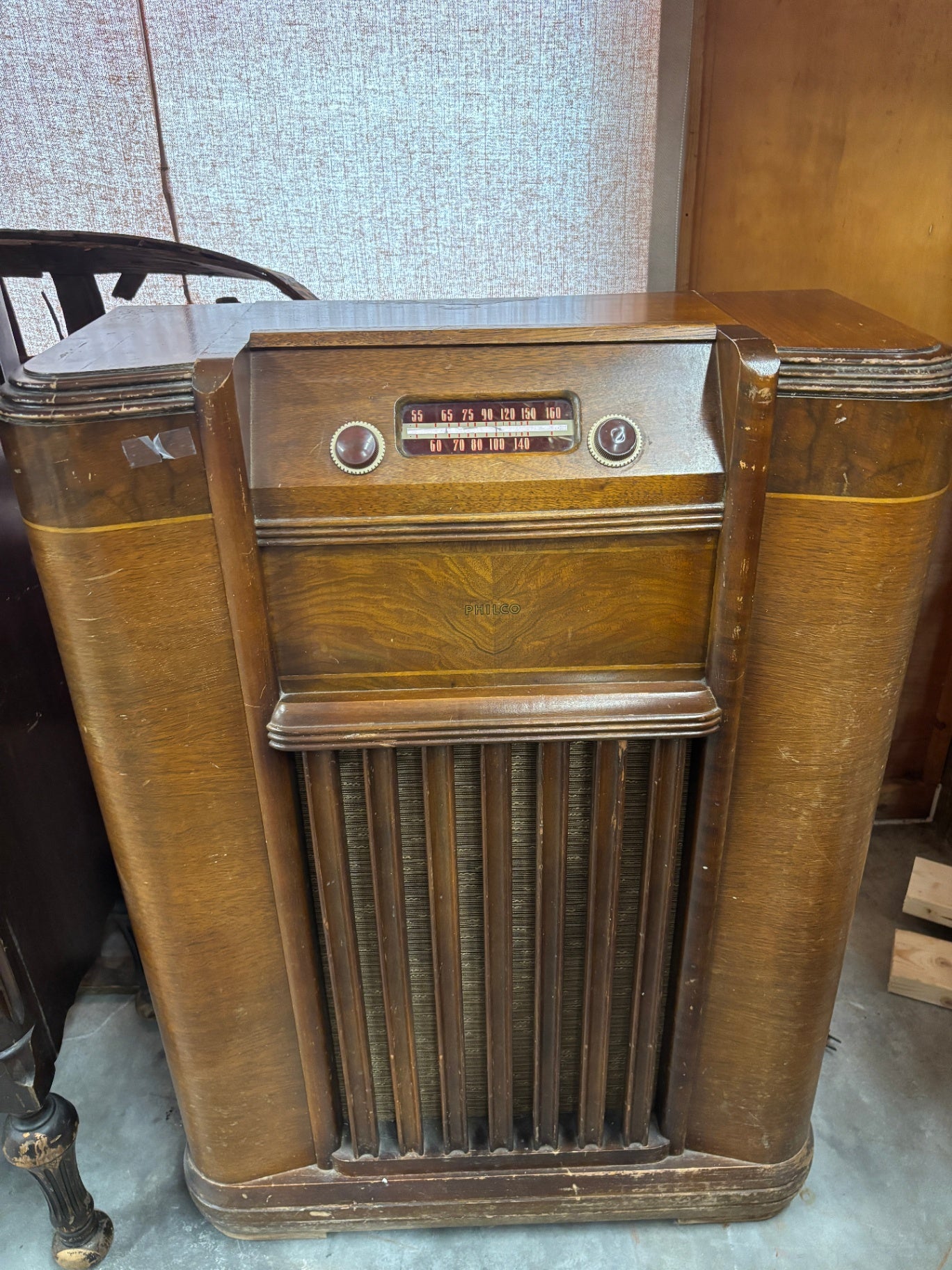 Antique Philco Tombstone Console Radio Cabinet – Art Deco Walnut Floor Model – Circa 1939–1941