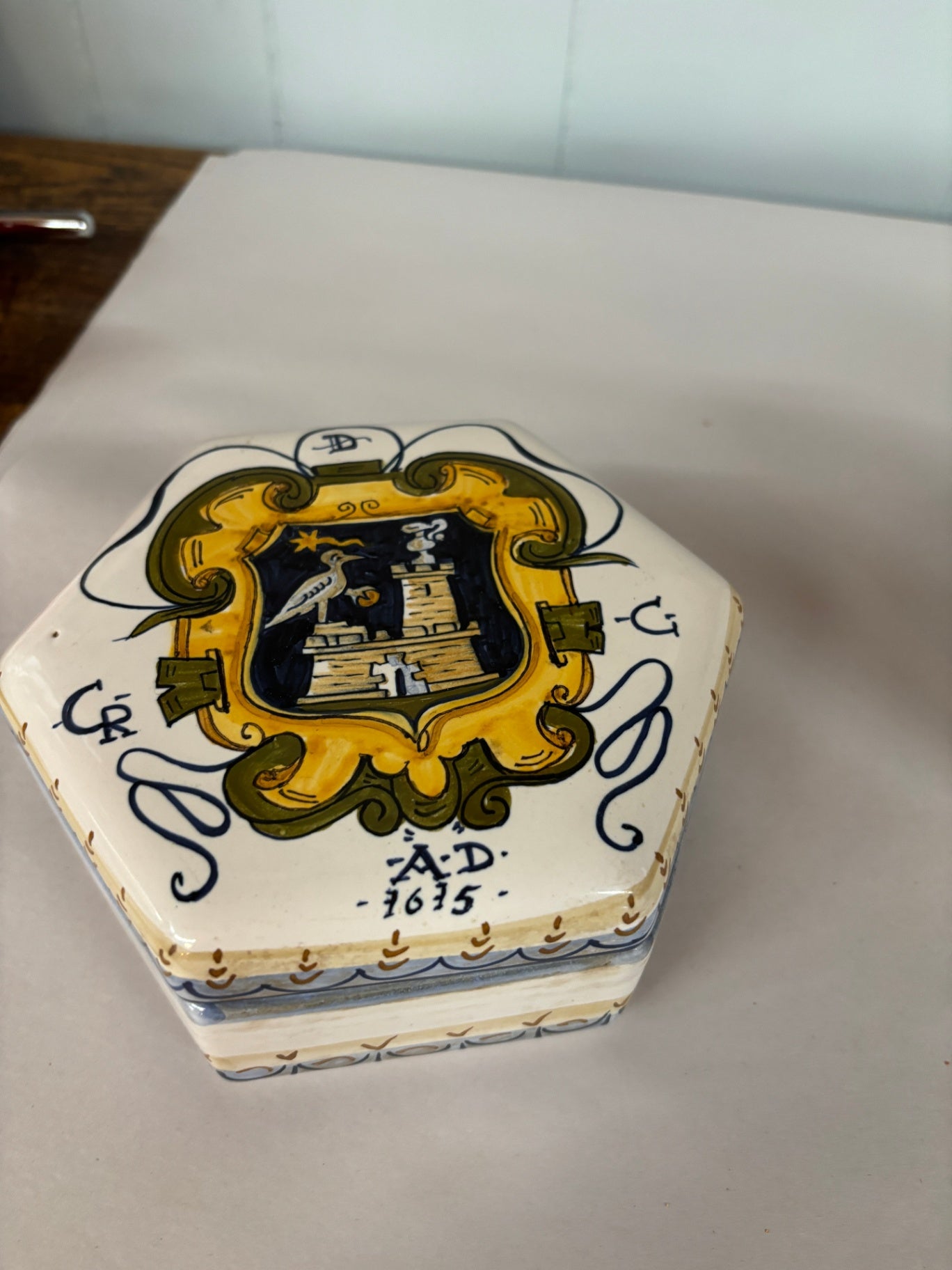 Vintage Hand-Painted Italian Maiolica Hexagonal Lidded Trinket Box with Heraldic Crest, Dated "A.D. 1675" Style