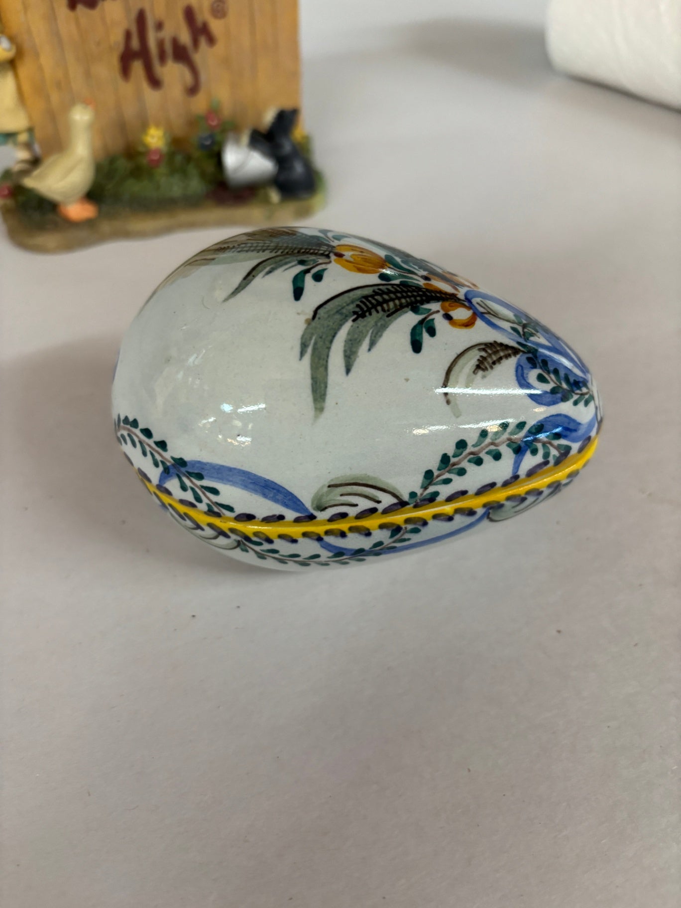  Vintage Ceramic Egg-Shaped Trirnket Box