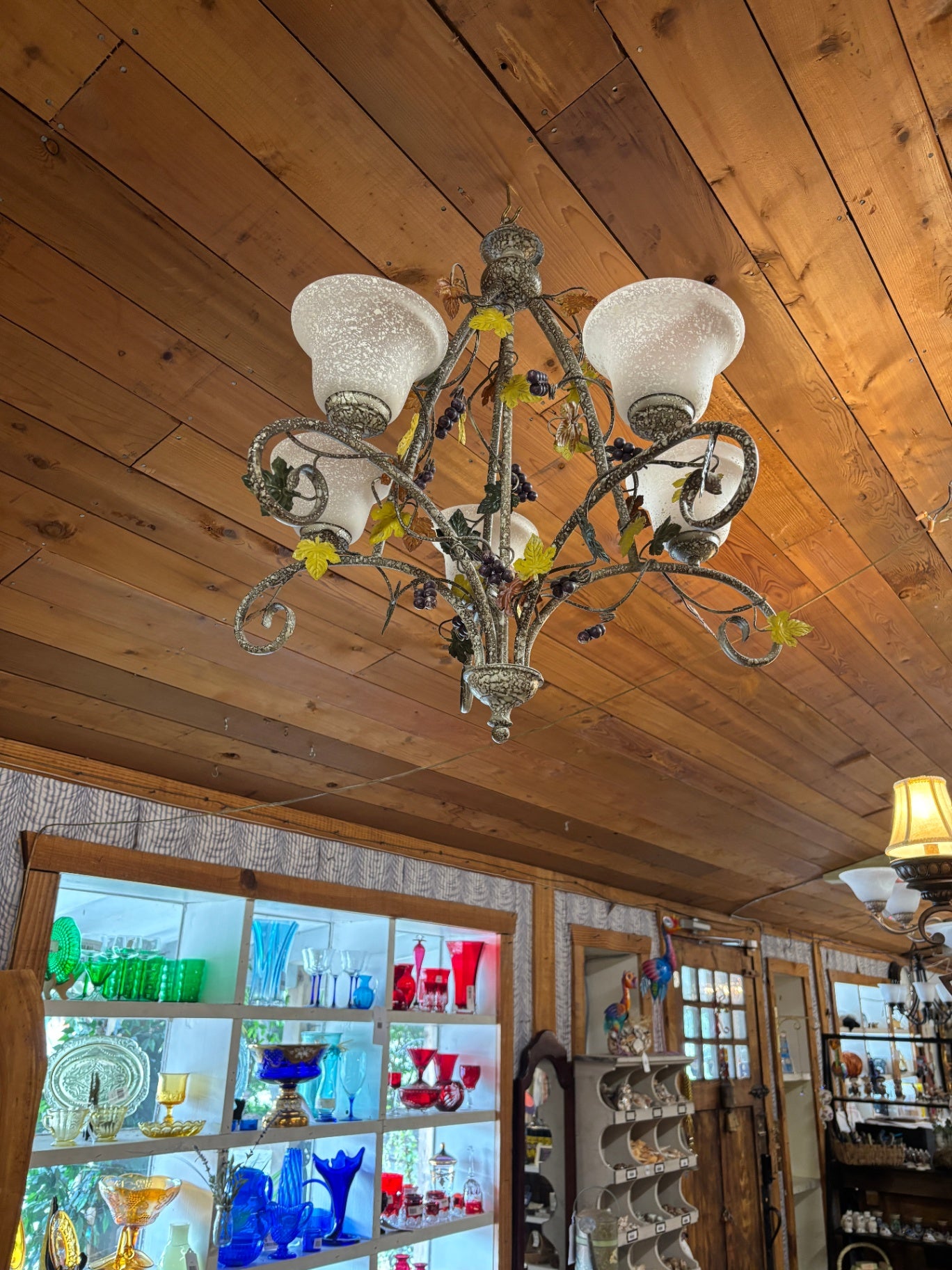  5-light chandelier features a farmhouse grapevine design