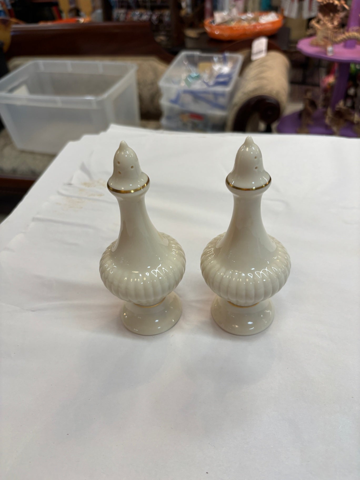LENOX usa ESSEX Gold Trim Pattern 6/9 Hole SALT & PEPPER SHAKERS