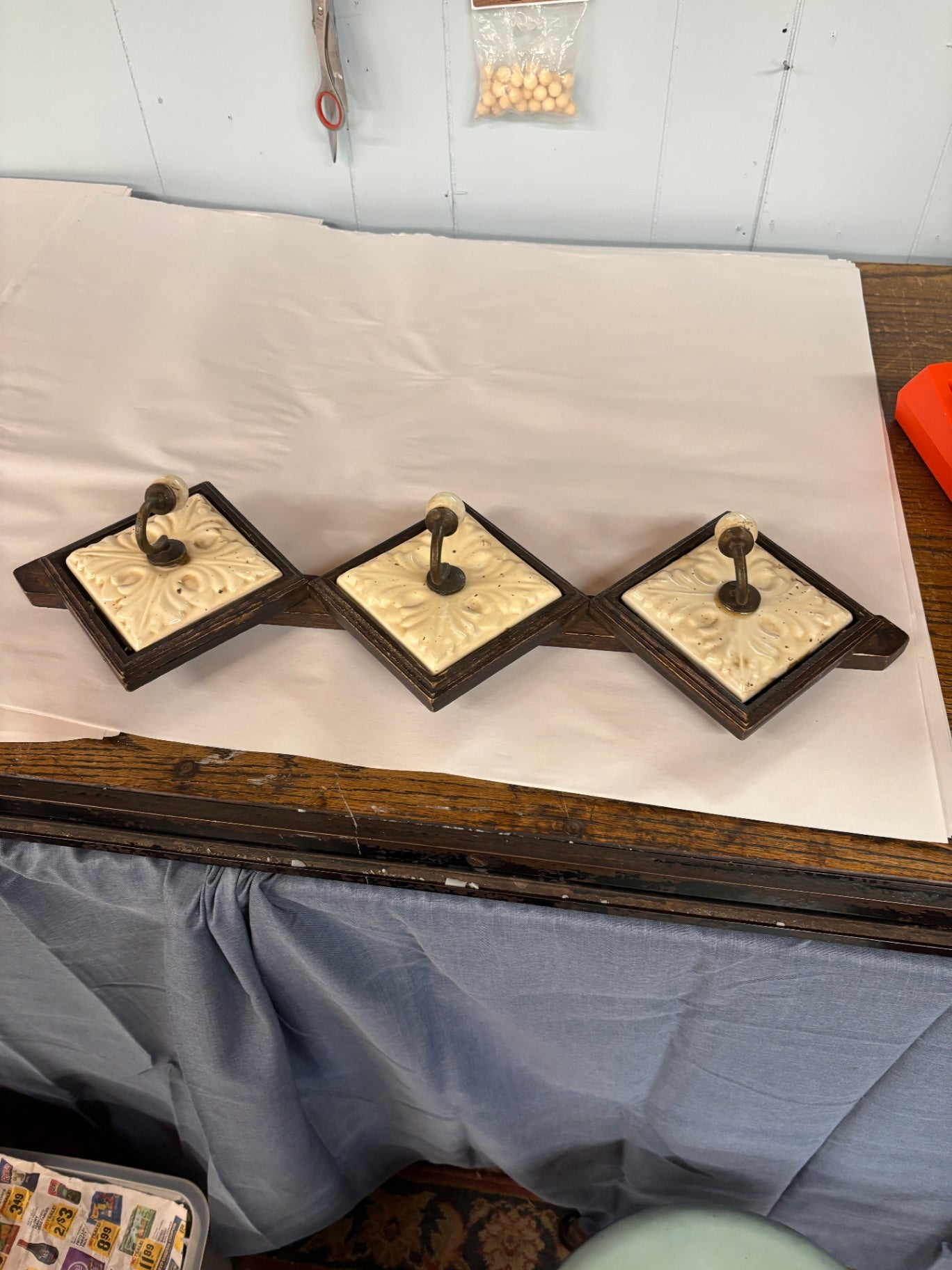  Triple-Hook Rack Features Beige-Colored,Textured Ceramic Tiles 