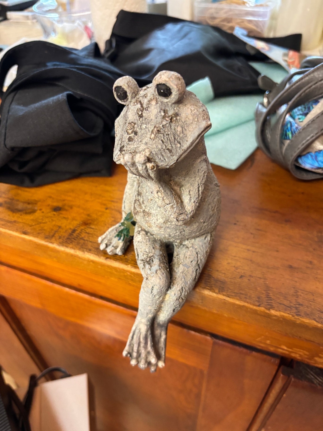 Frog Shelf Sitter