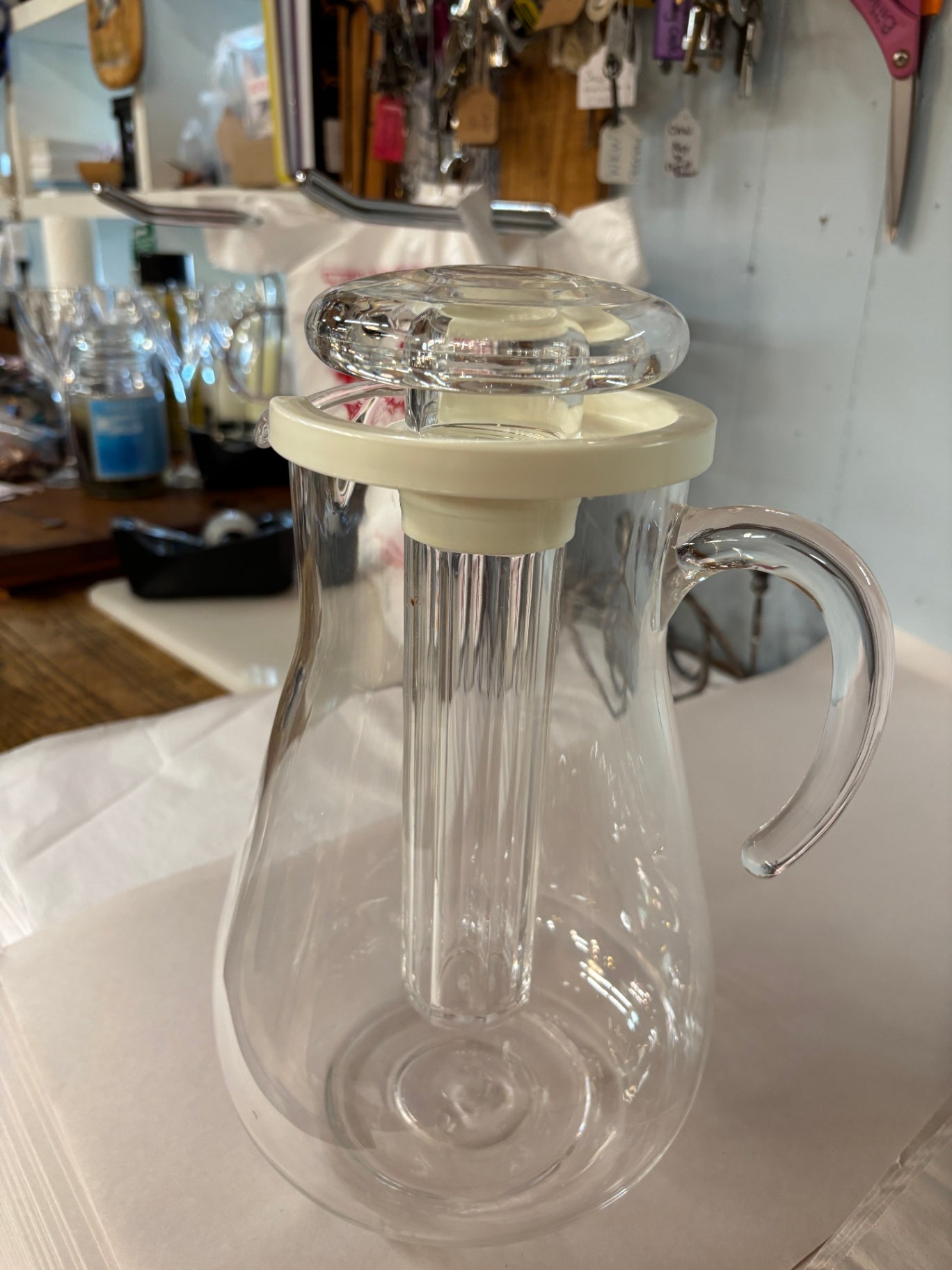 Mainstays 3-Quart Plastic Water Pitcher with Lid and Removeable Rod for Ice Core