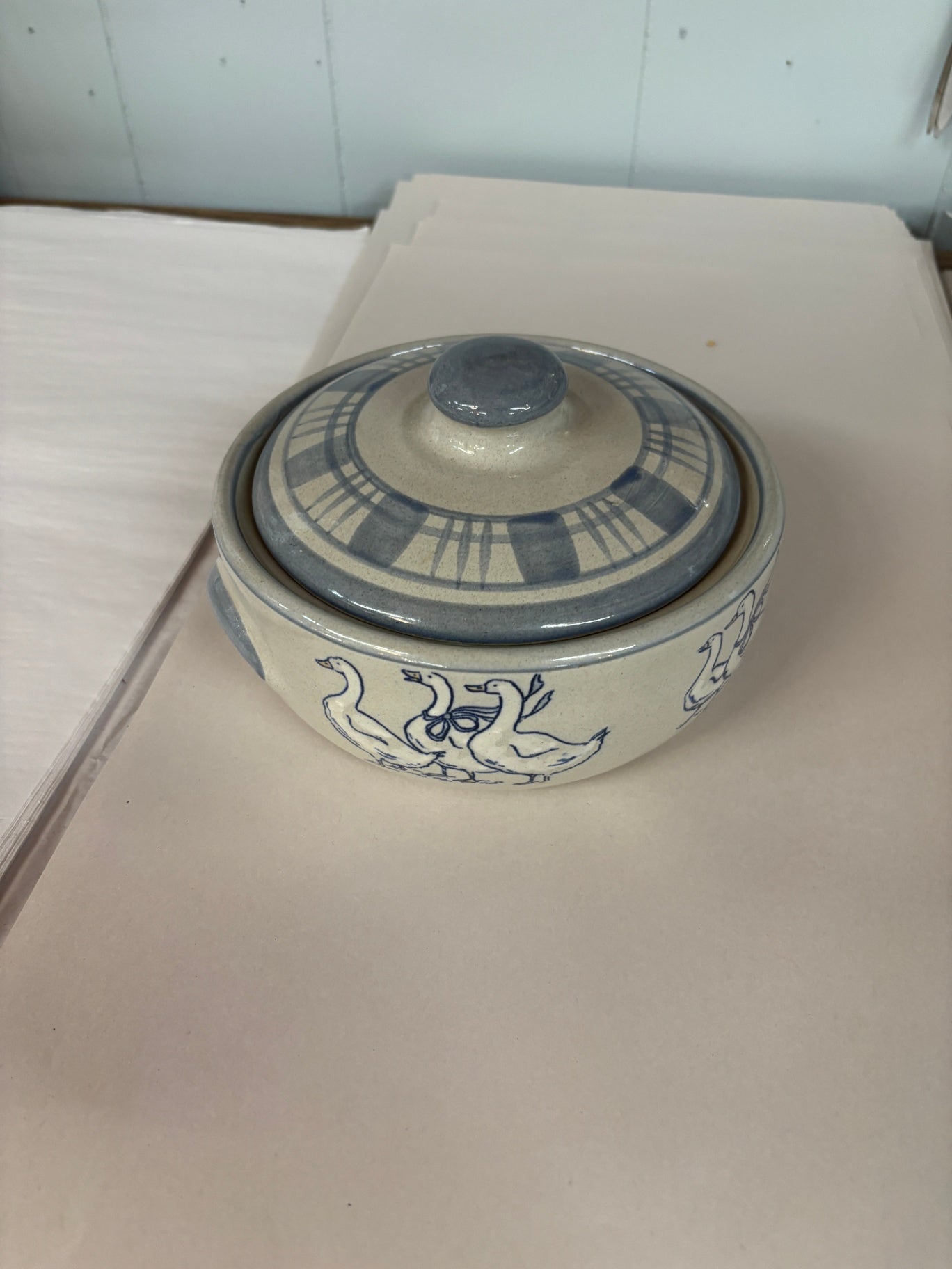 Louisville Stoneware Gaggle of Geese Covered Casserole Bowl 9 Blue Grey White