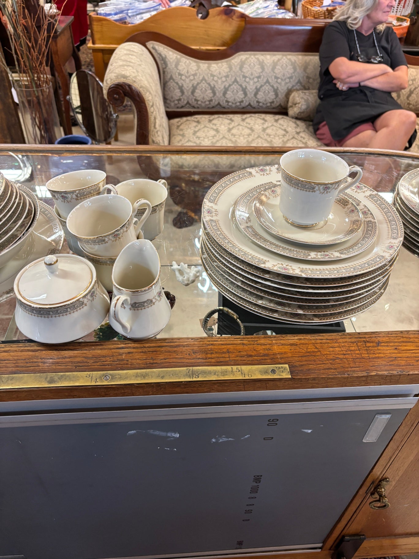 Mikasa Vintage Dinner Set For 6