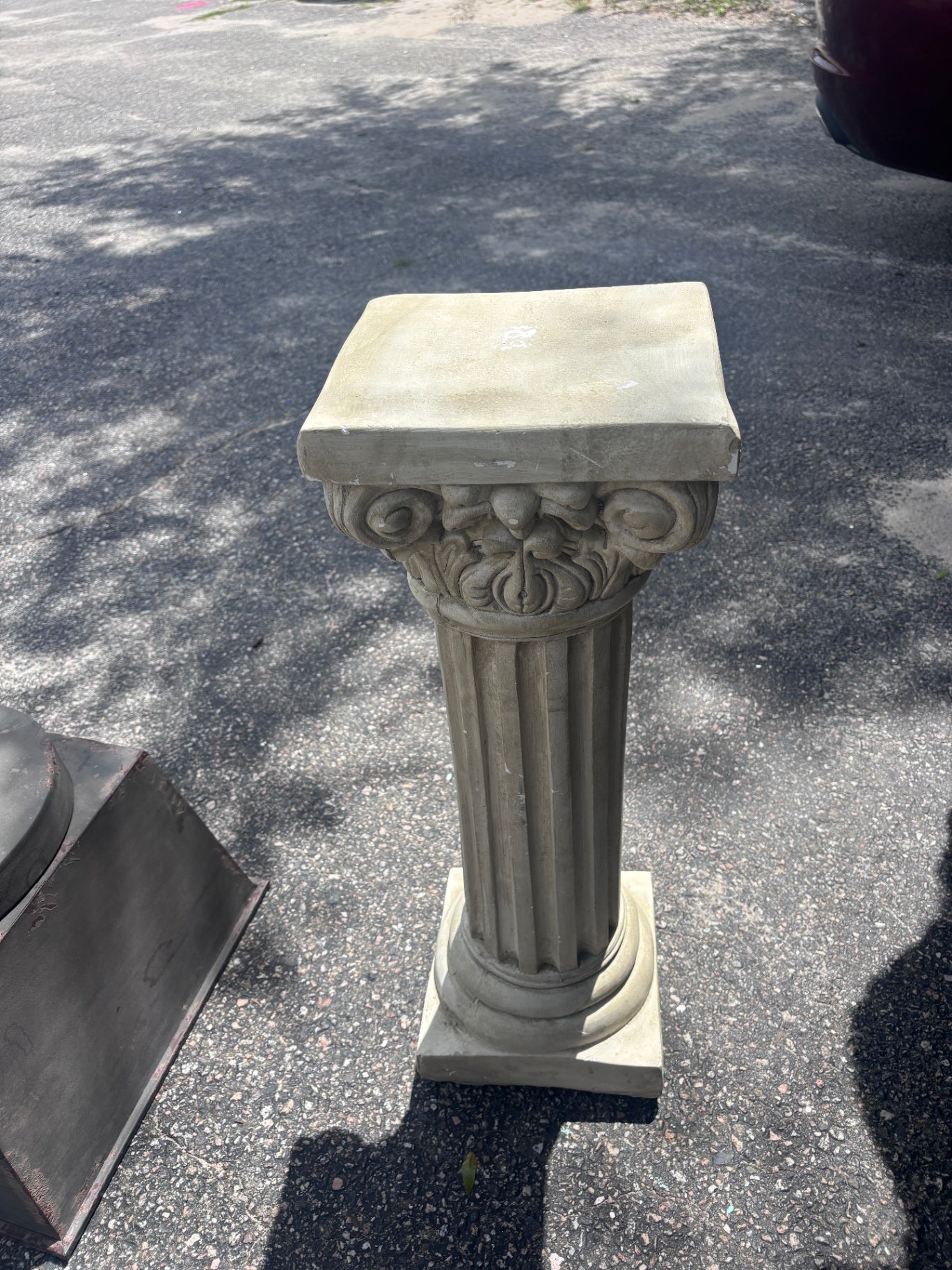 Classical Corinthian-Style Fluted Pedestal Display Resin Stand
