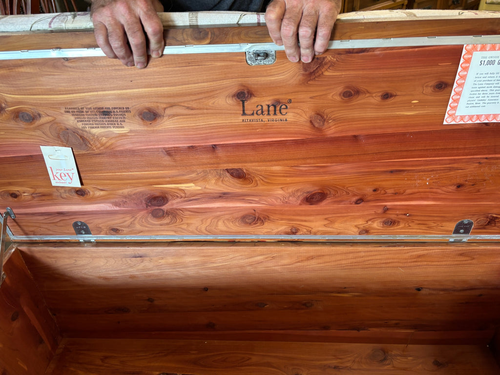 Vintage Lane Cedar Hope Chest / Blanket Chest with Original Key & Warranty Label