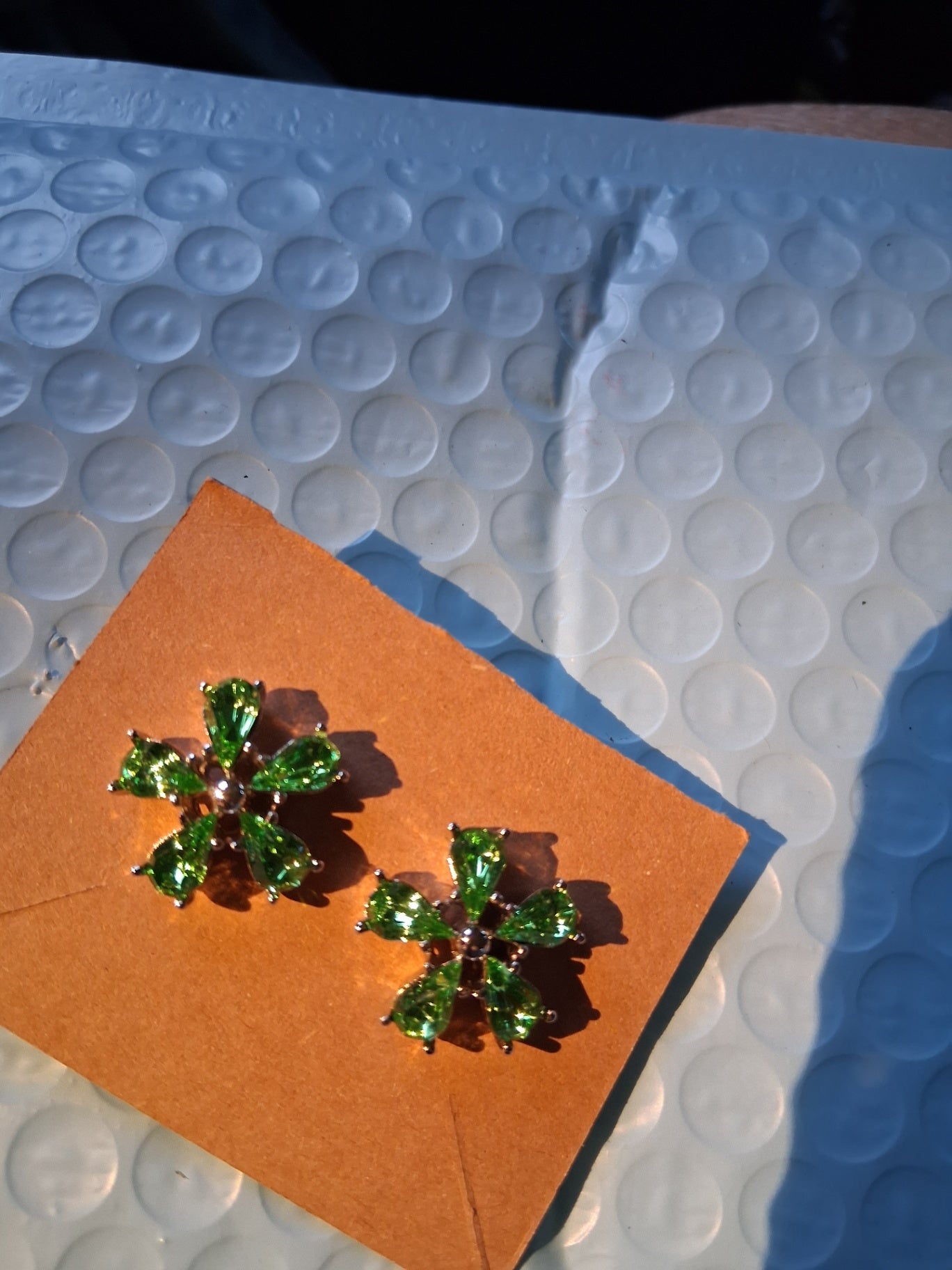 Earrings grn dsc