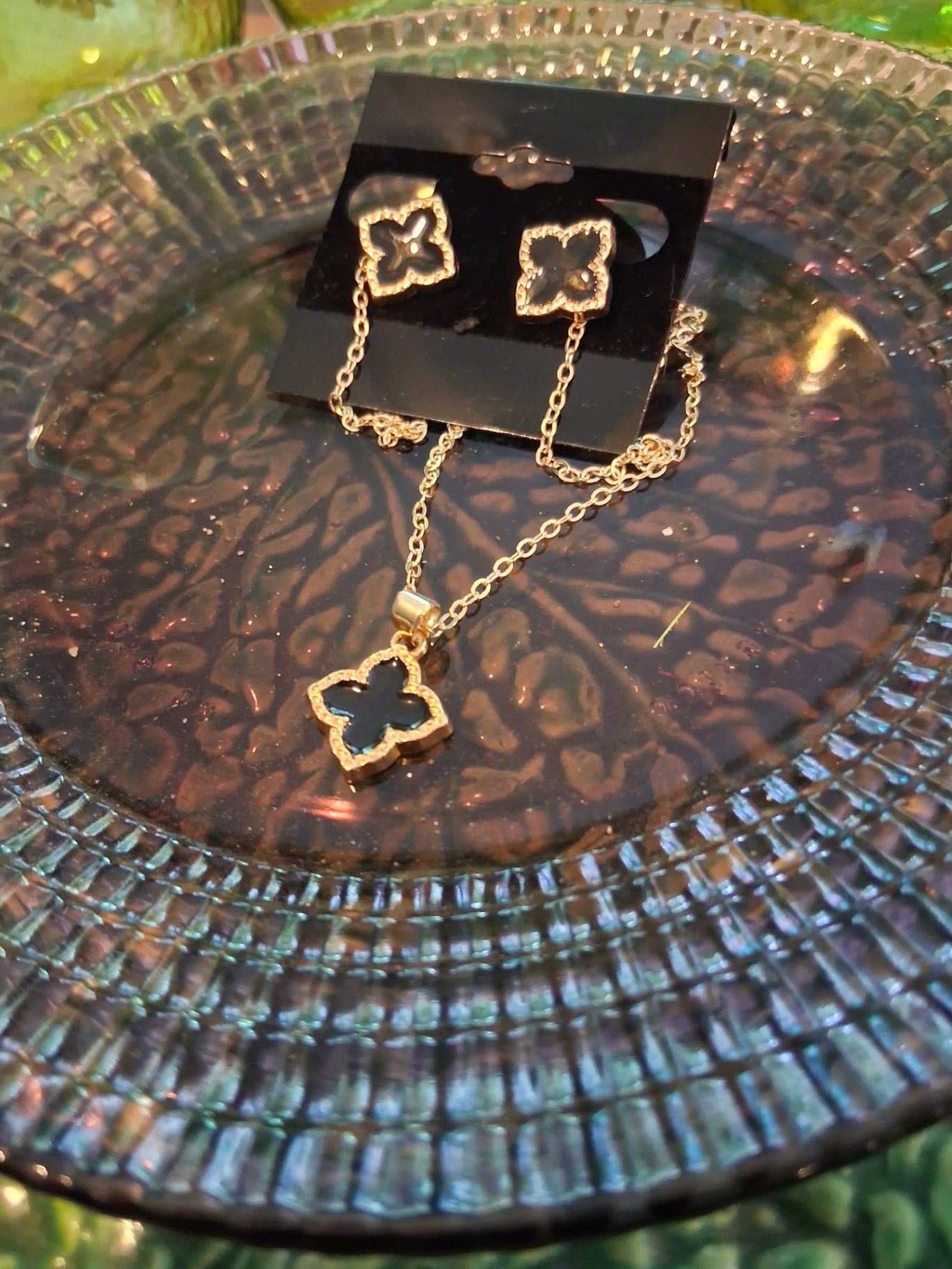 Necklace n earrings blk clover dsc
