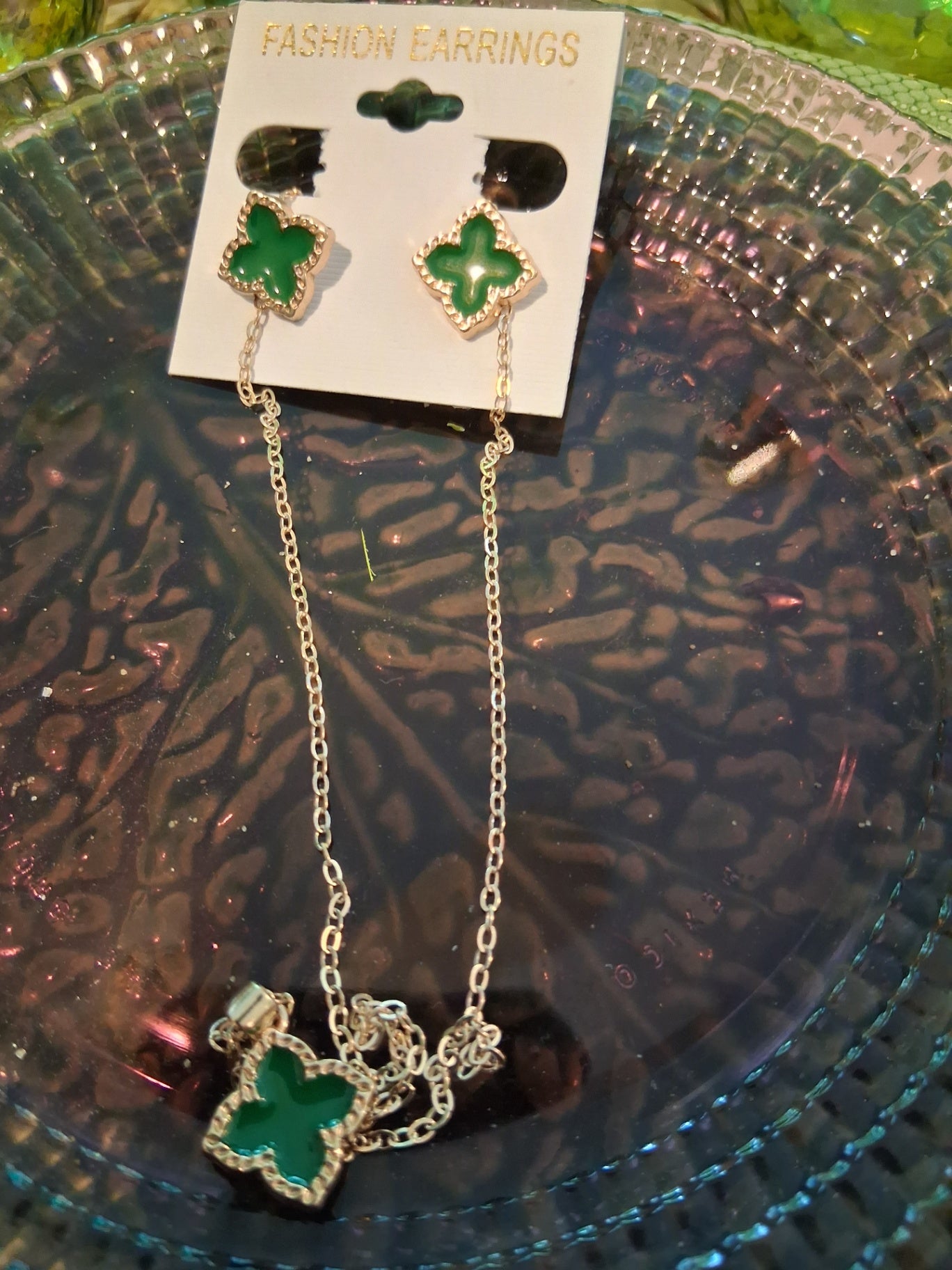 Necklace n earrings grn clover dsc