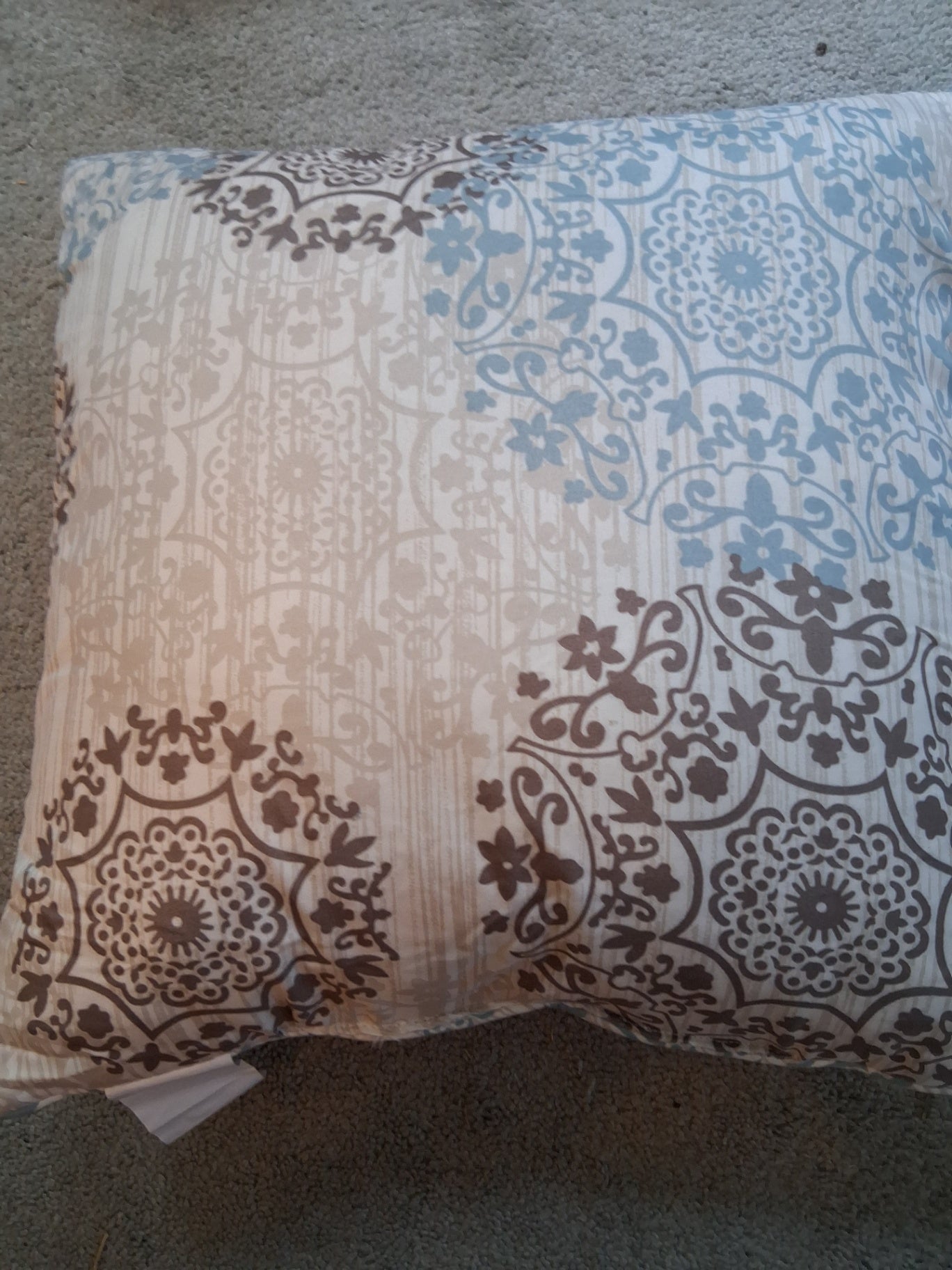 Pillow brown medallion dsc