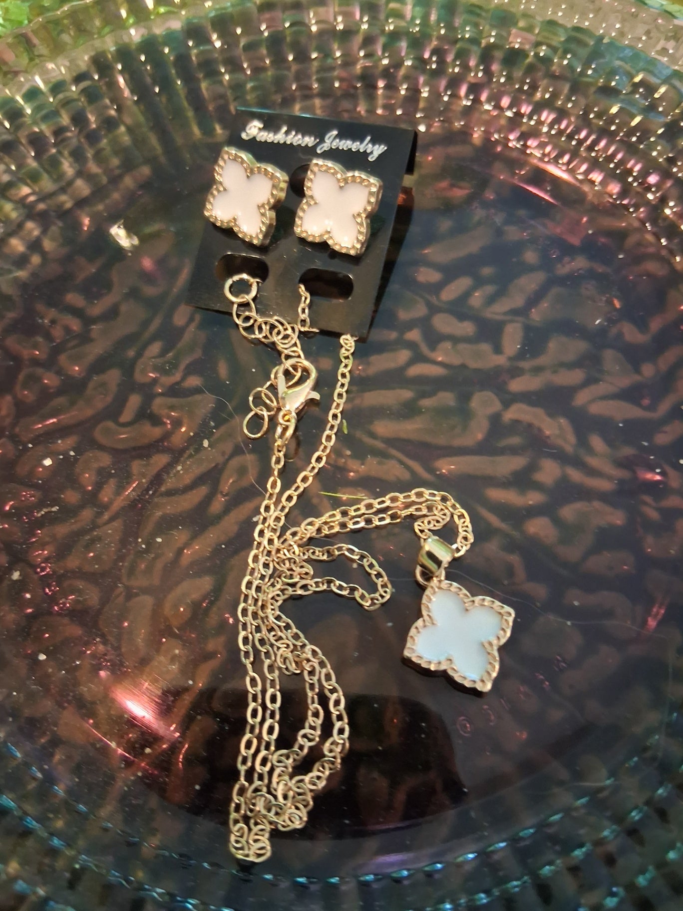 Necklace n earrings clover wht dsc