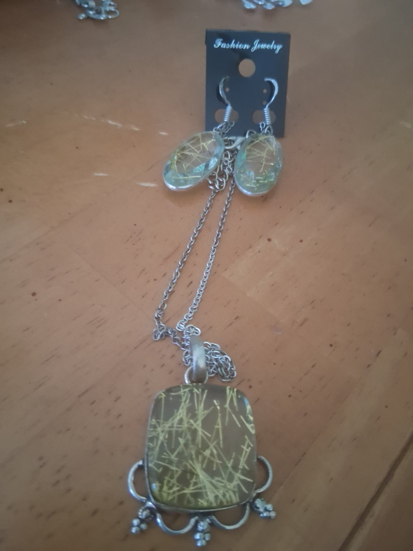 Necklace n earrings gld rutile dsc