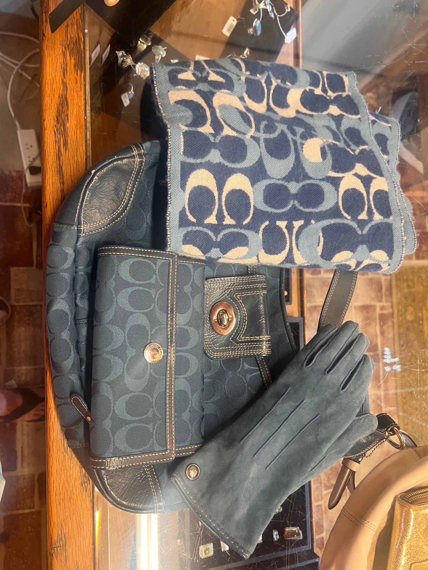 Coach Purse Wallet Scarf and Gloves j0959-f13971