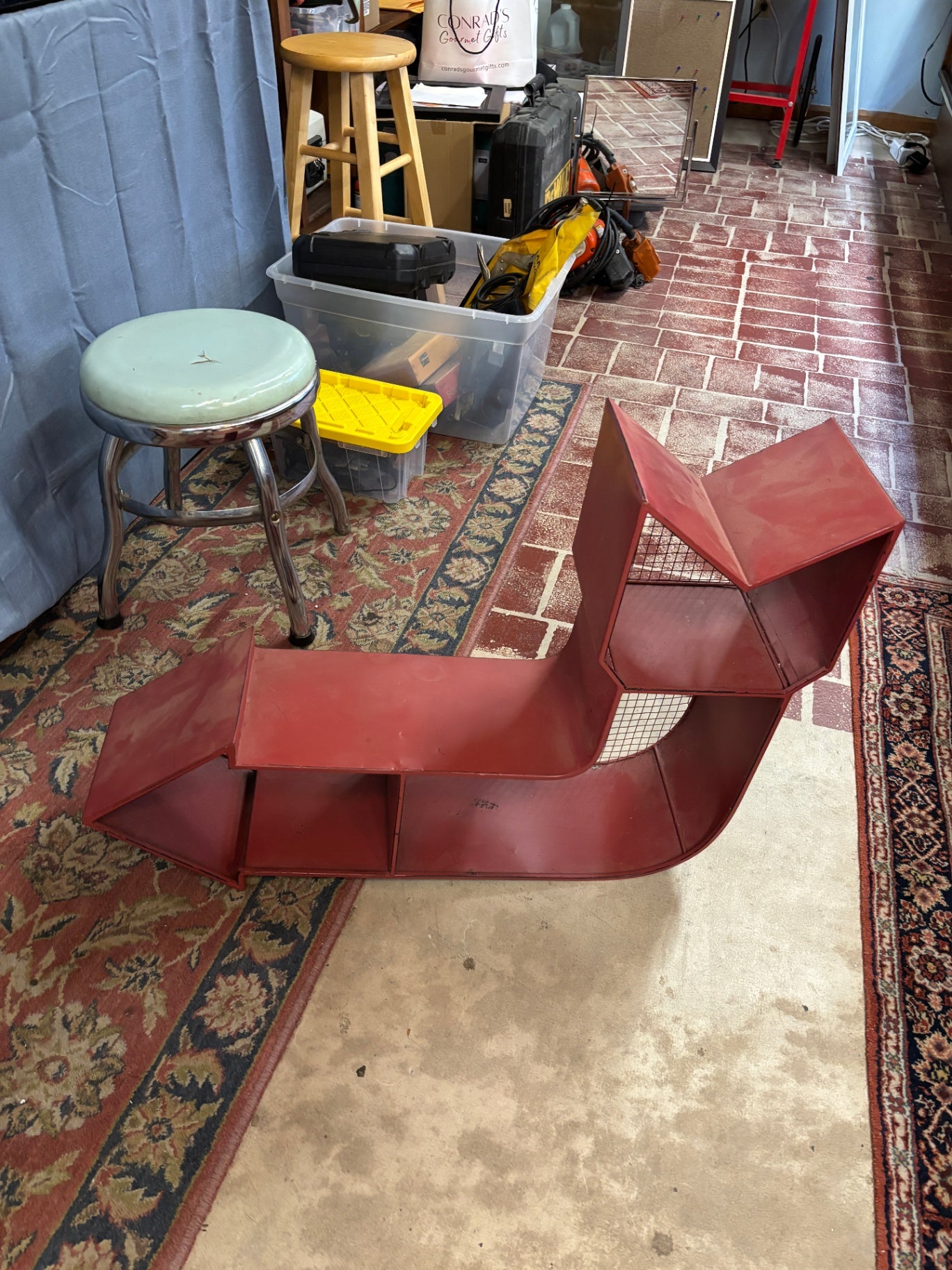 Arrow Shelf  Metal