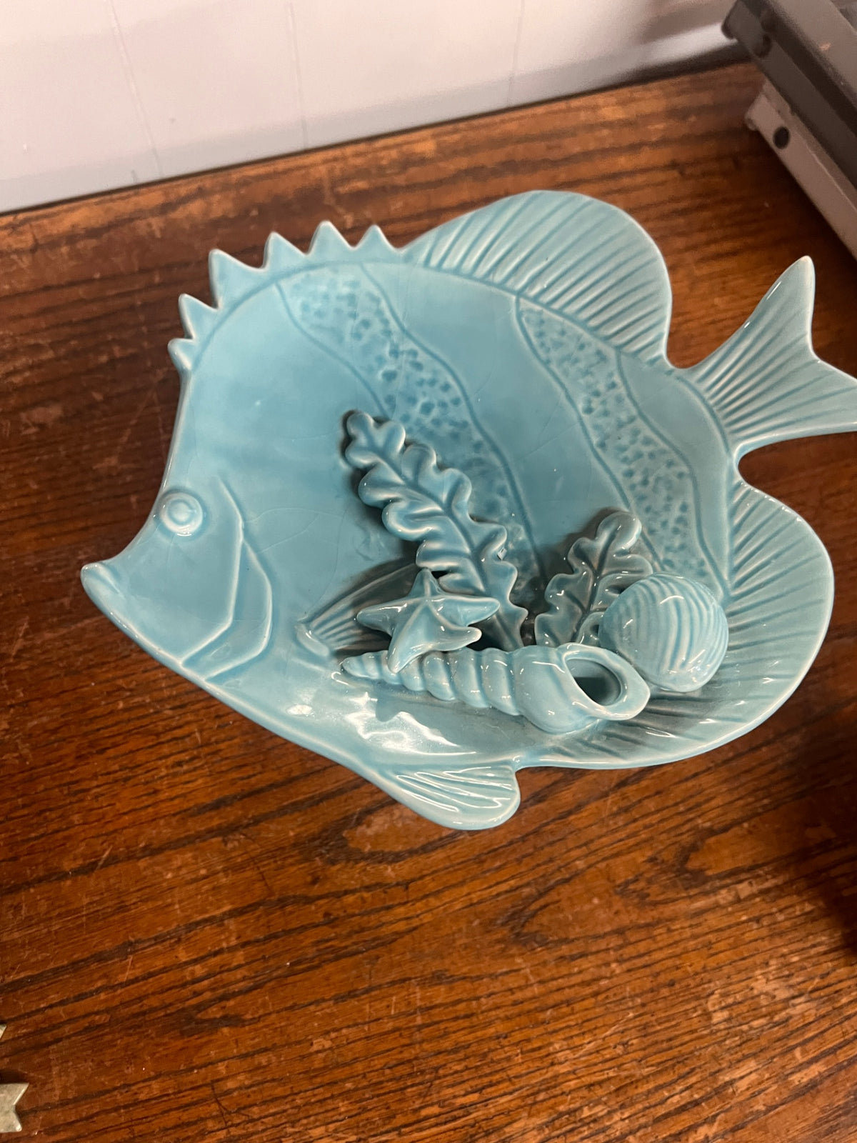 Attractive & Delightful Ceramic Seashell w/ Fish Platter in Blue