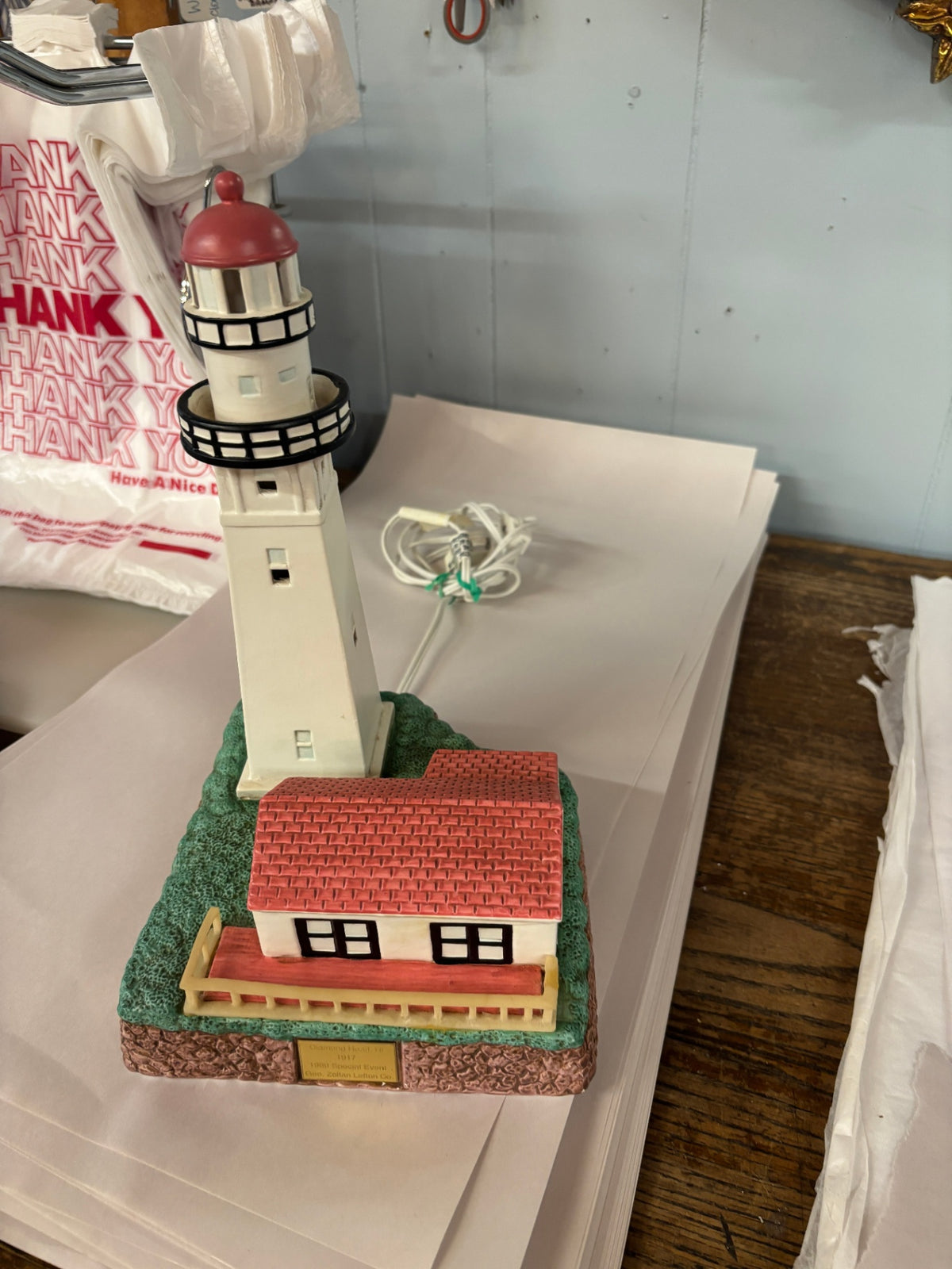  Geo. Z. Lefton Historic American Lighthouse Collection accent lamp.