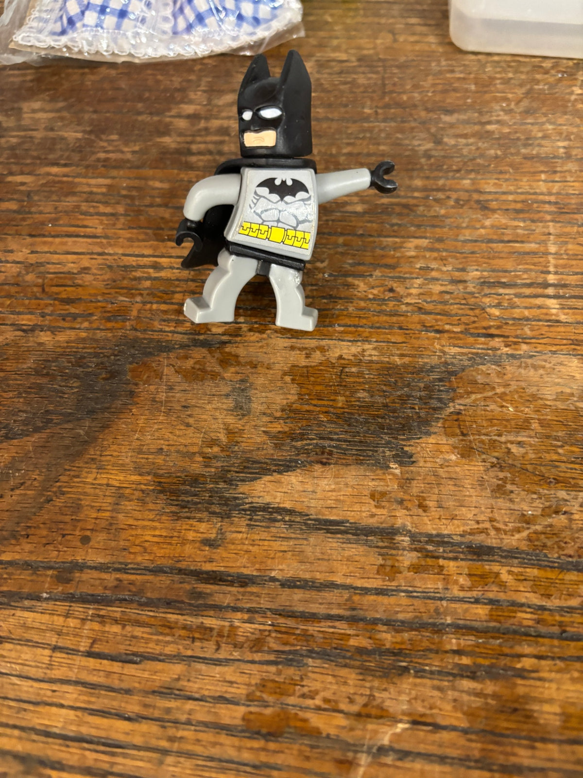 LEGO Batman Minifigure – Gray Suit with Black Cape & Cowl
