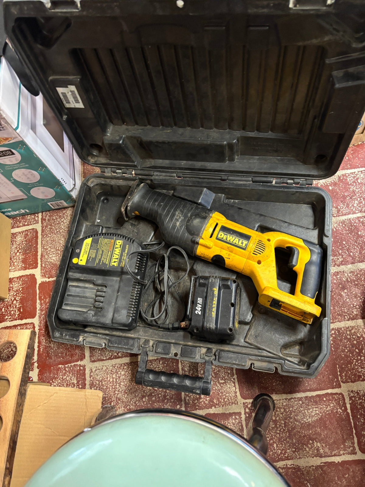 DeWalt 24V Cordless Reciprocating Saw Kit w/ Battery, Charger & Hard Case