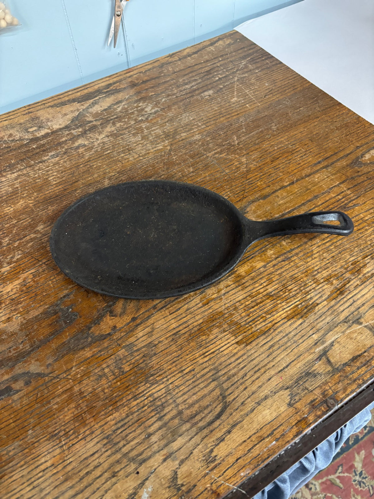 Vintage Cast Iron Round Griddle Skillet with Handle – Rustic Kitchen Cookware