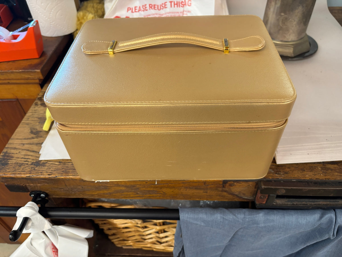  Estée Lauder gold faux leather makeup train case