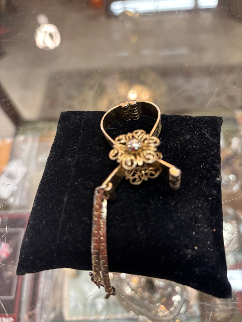 Vintage mid-century gold-tone glove clip or glove holder ring
