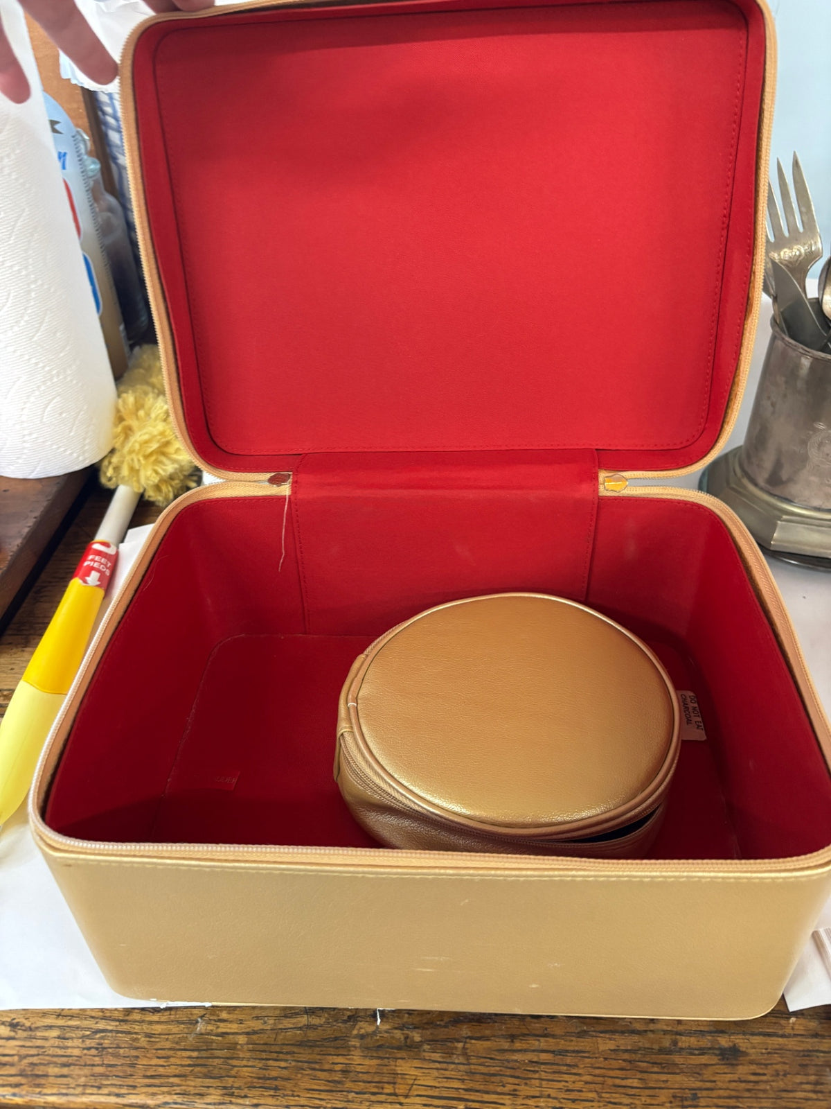  Estée Lauder gold faux leather makeup train case
