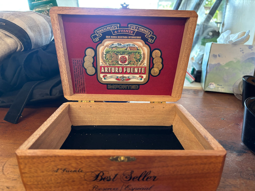 Arturo Fuente Best Seller wooden cigar box, handcrafted in the Dominican Republic