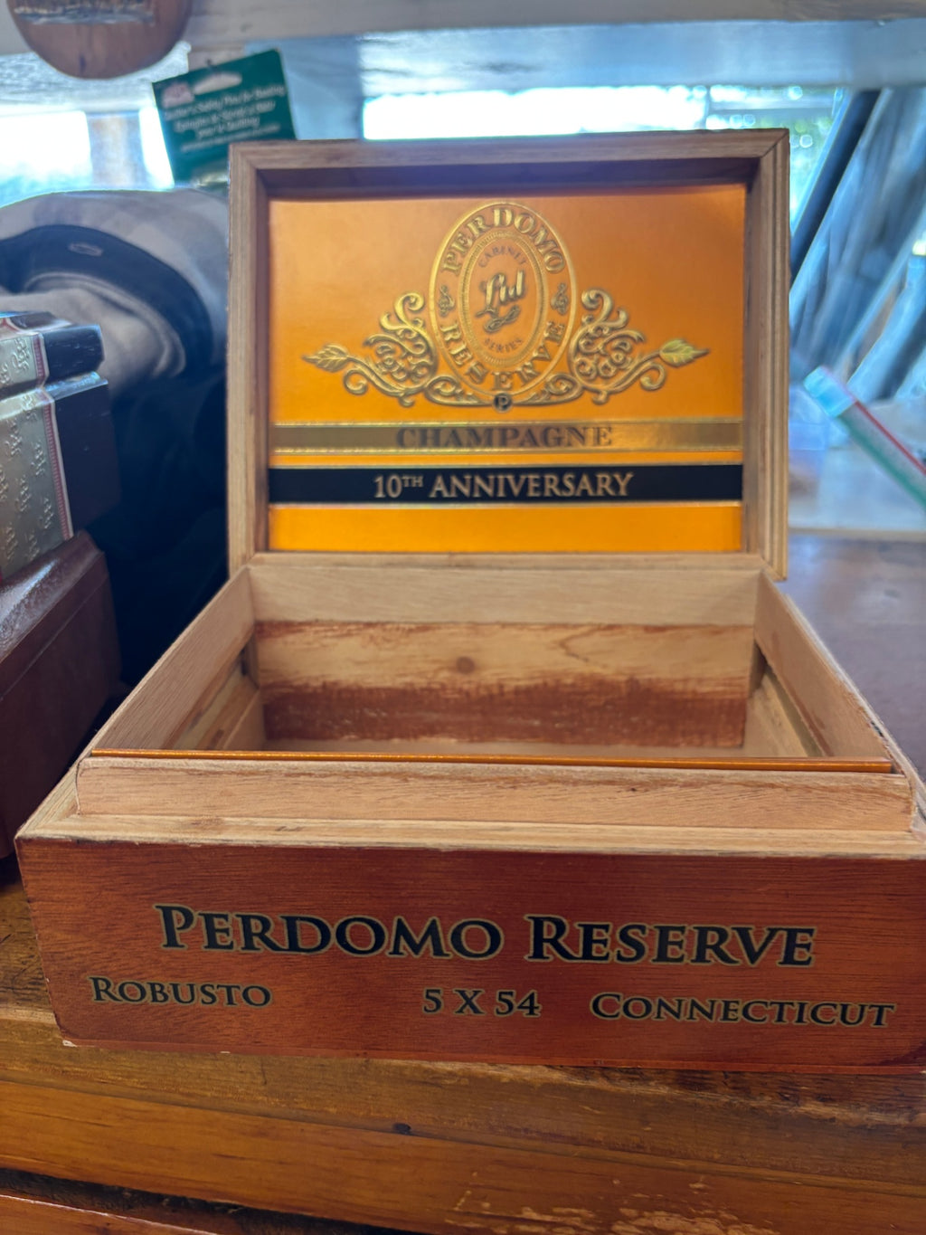 Perdomo Reserve 10th Anniversary Champagne cigar box