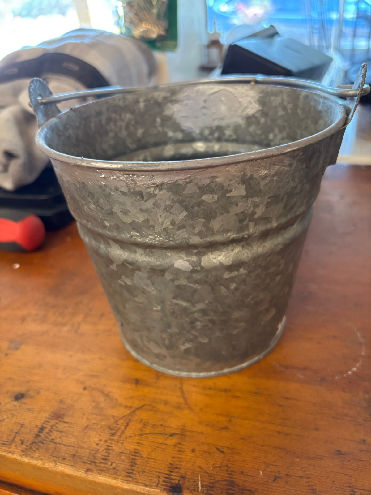  Galvanized steel bucket