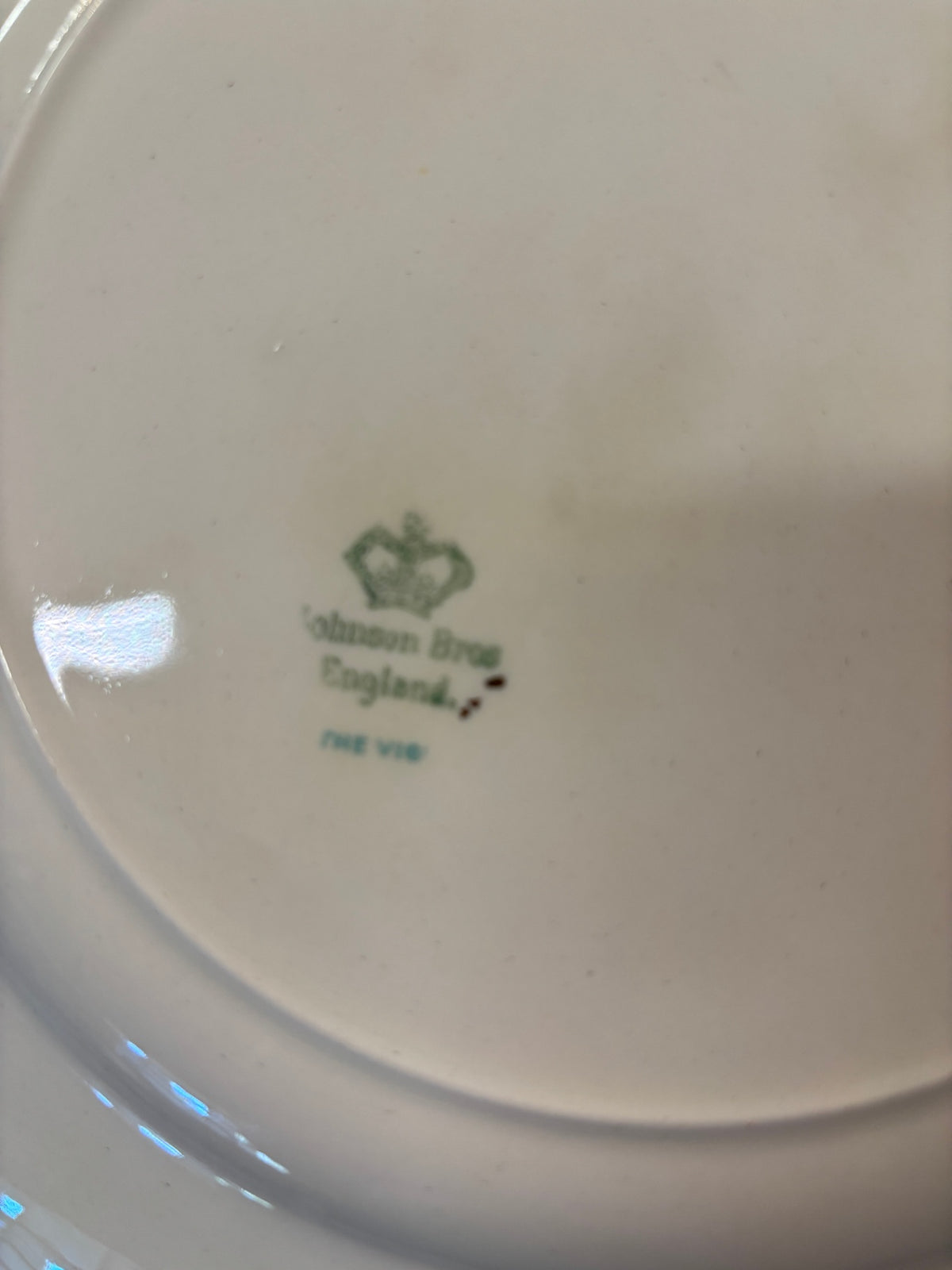 Vintage dinner plate in The Vigo (Smooth) pattern produced by Johnson Brothers (England)